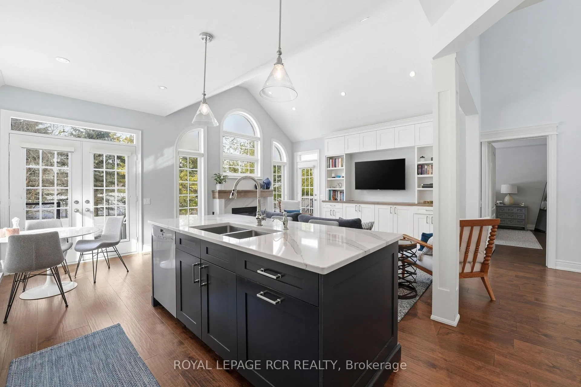Photo 10 of Unit 107, 16 Bonnell Crescent, Aurora, Aurora Estates — HOMEH