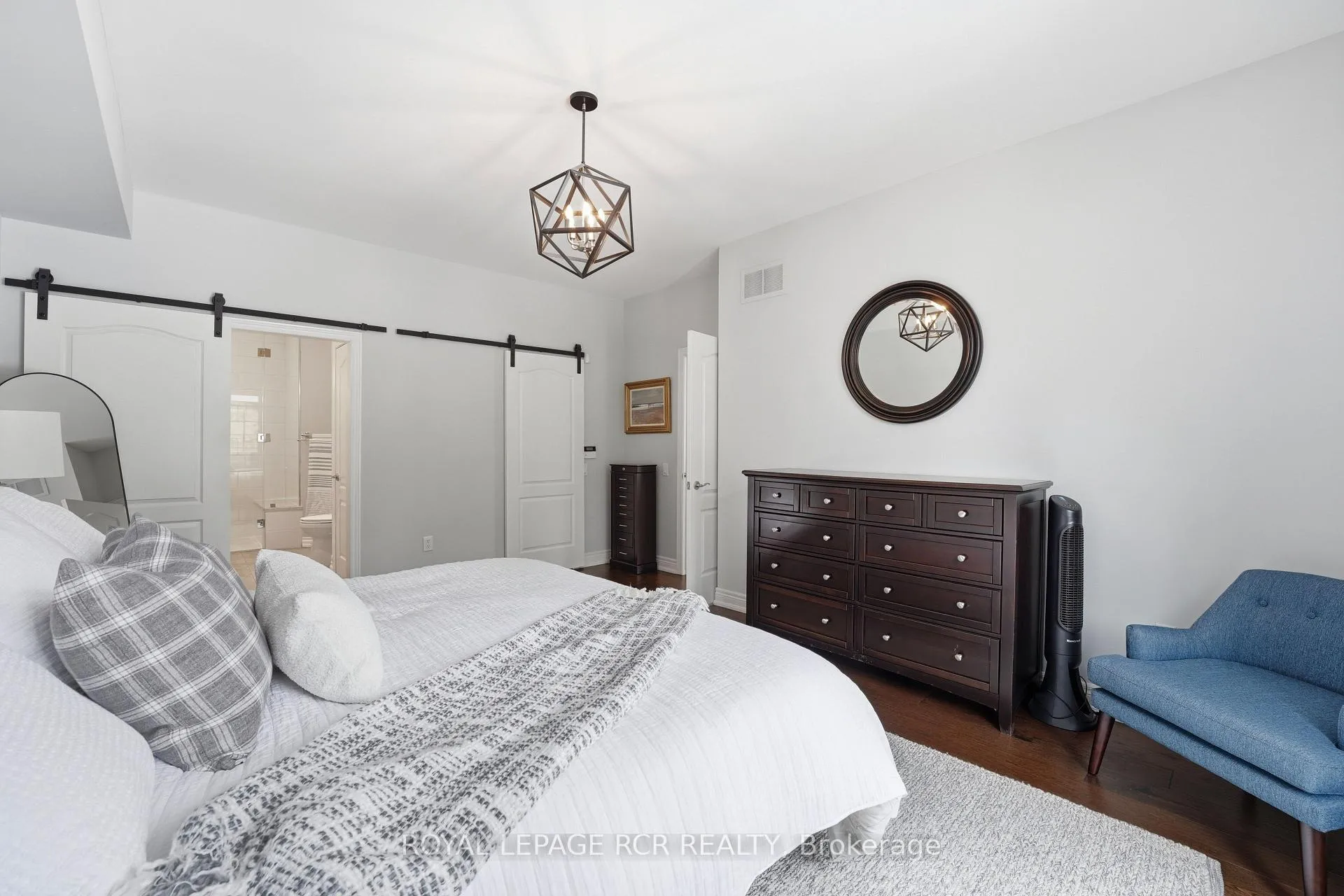 Photo 13 of Unit 107, 16 Bonnell Crescent, Aurora, Aurora Estates — HOMEH