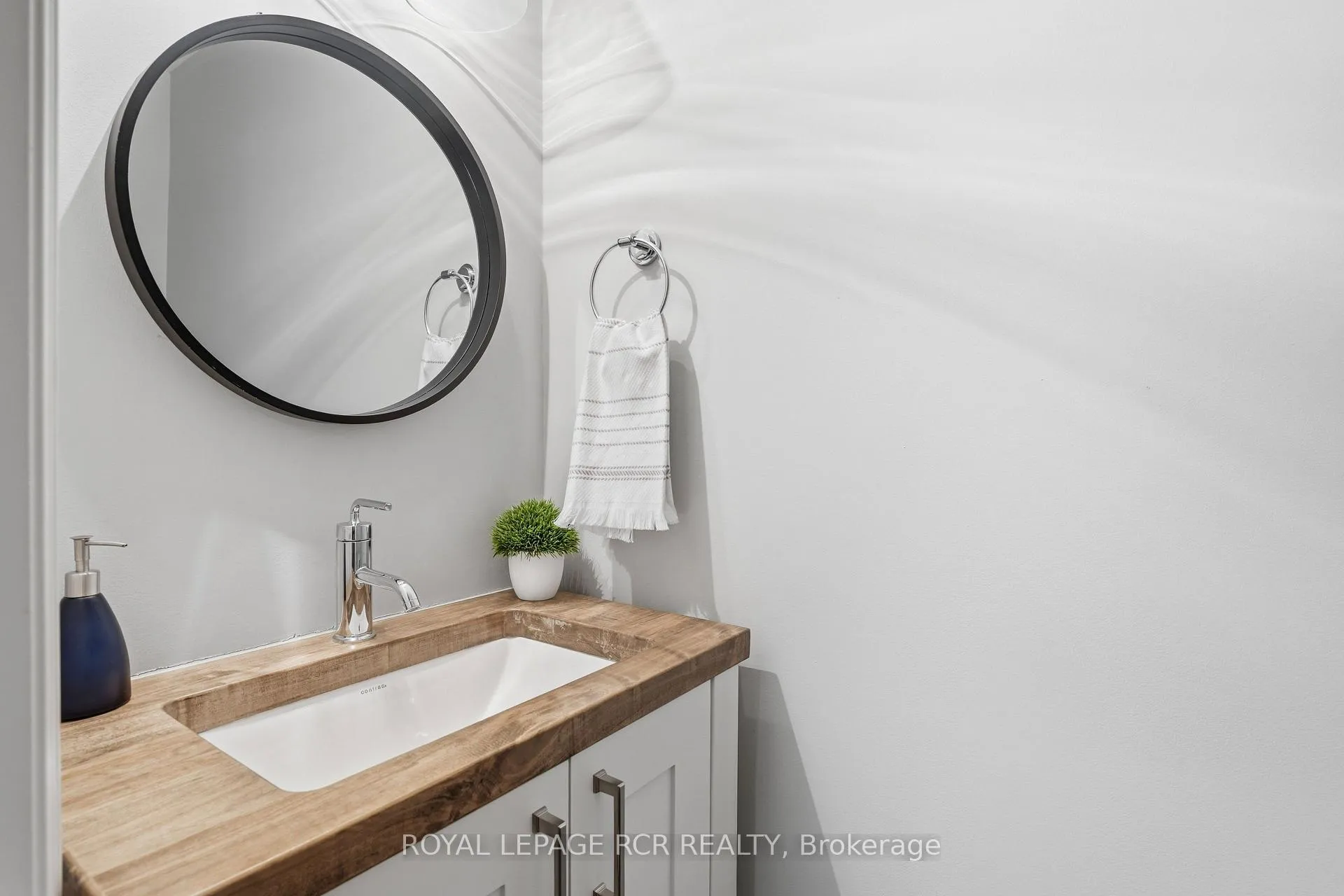 Photo 23 of Unit 107, 16 Bonnell Crescent, Aurora, Aurora Estates — HOMEH