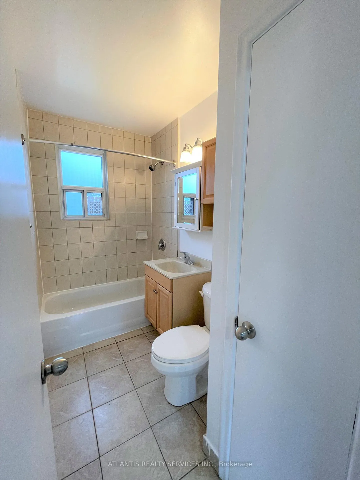 Photo 6 of Unit 7, 67 Lake Shore Drive, Etobicoke, New Toronto — HOMEH