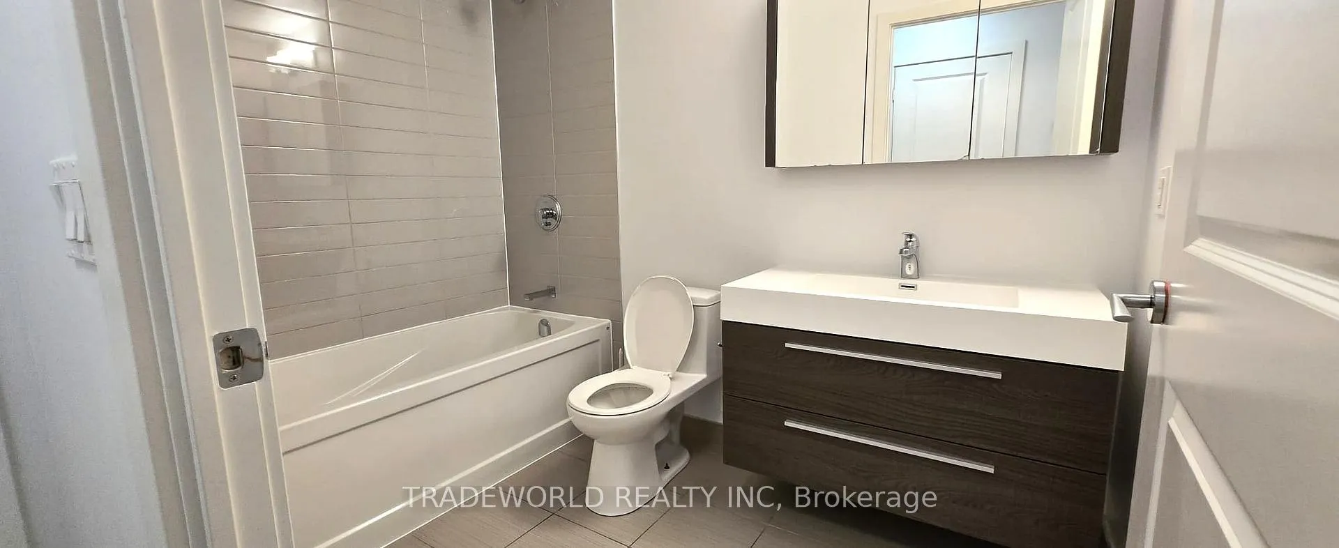 Photo 12 of Unit 913, 8081 Birchmount Road, Markham, Unionville — HOMEH