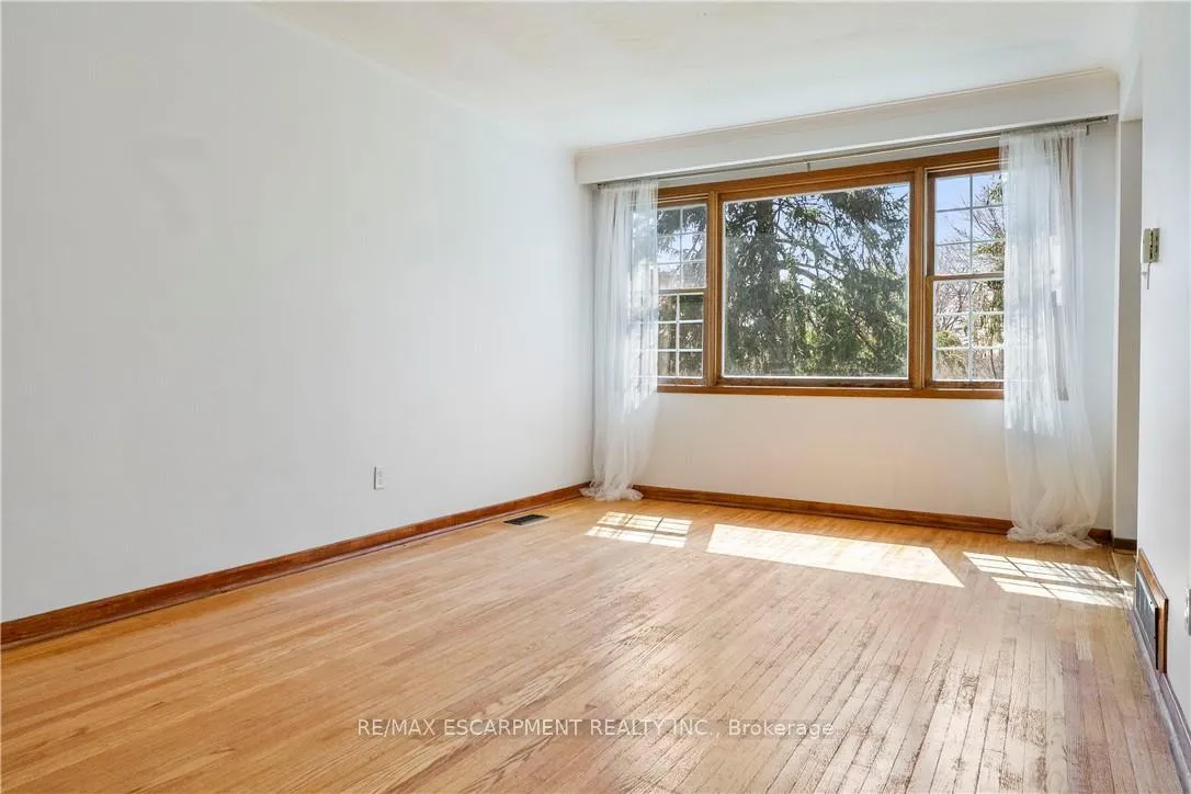 Photo 7 of 1193 Sixth Line, Oakville, College Park — HOMEH
