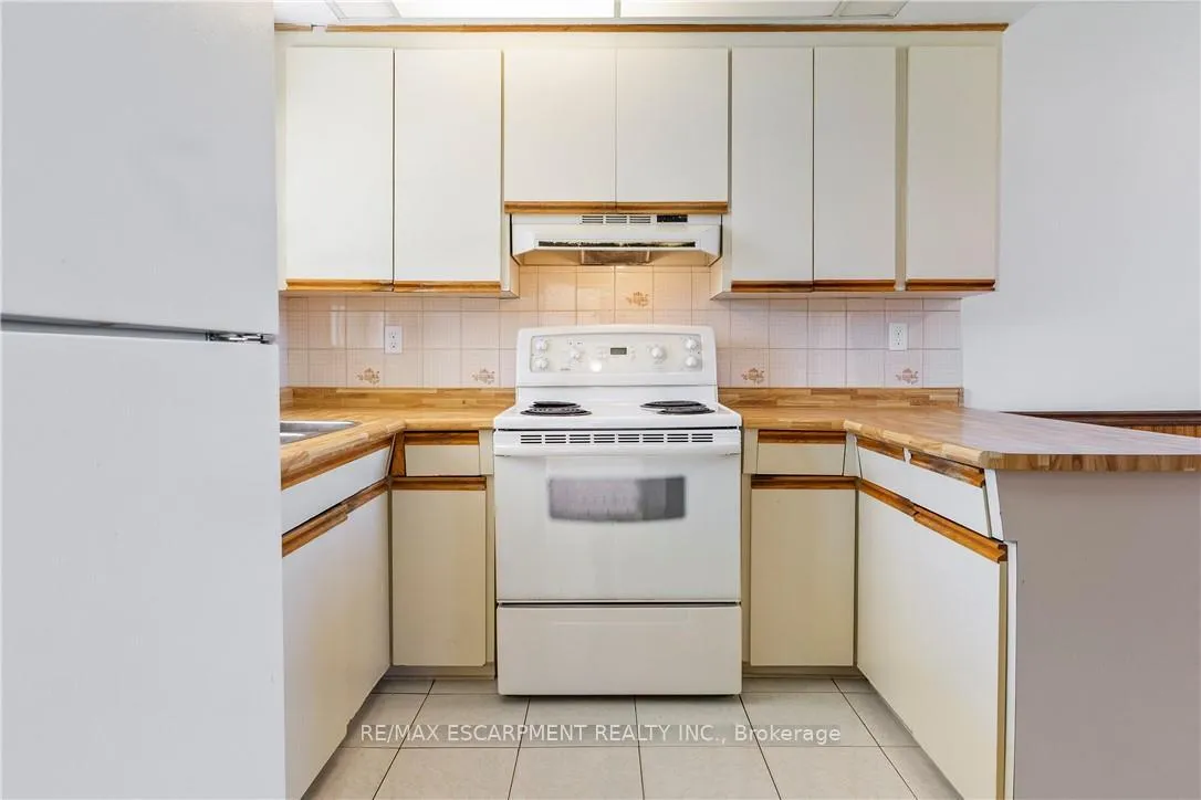 Photo 14 of 1193 Sixth Line, Oakville, College Park — HOMEH