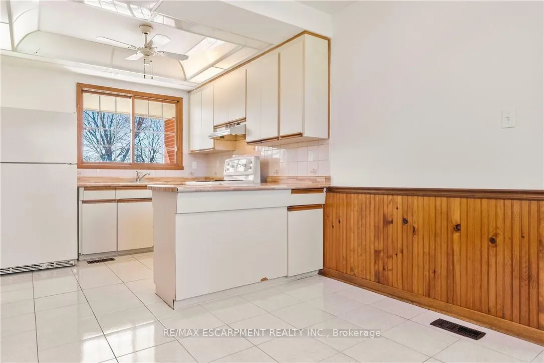Photo 16 of 1193 Sixth Line, Oakville, College Park — HOMEH