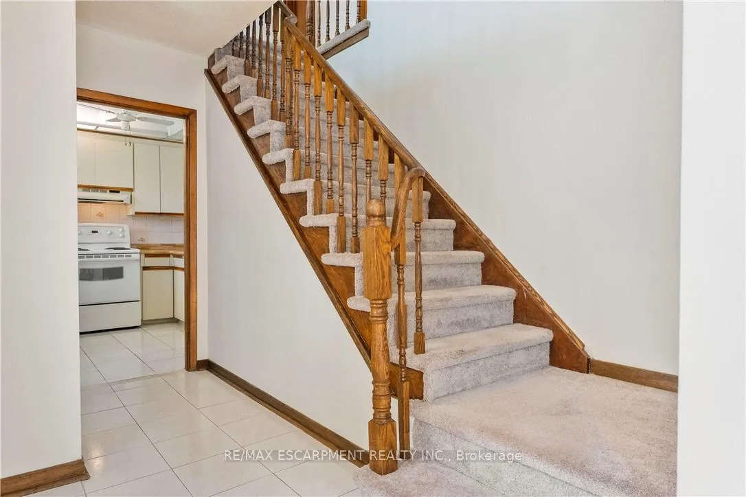 Photo 19 of 1193 Sixth Line, Oakville, College Park — HOMEH