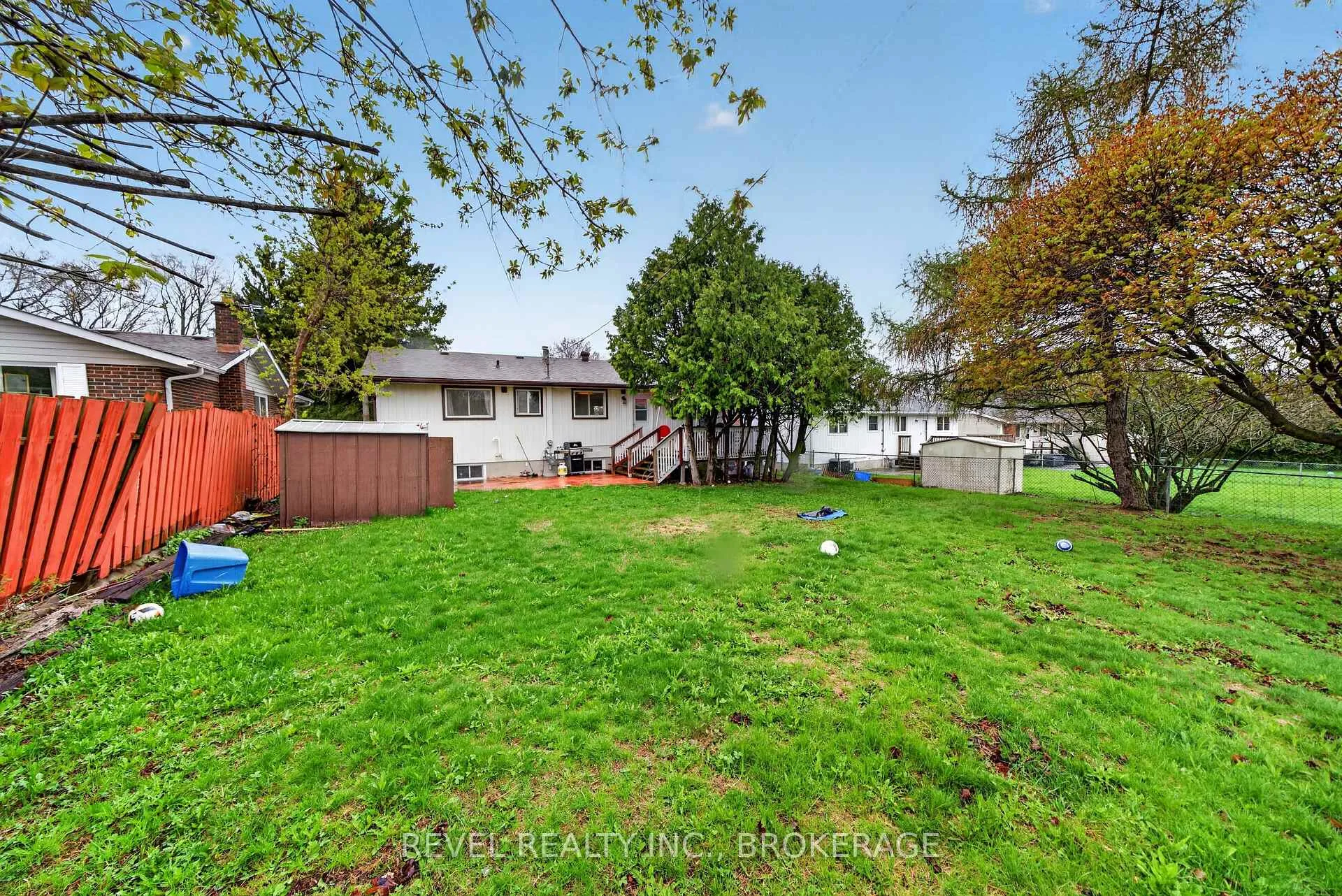Photo 32 of 694 High Gate Park Drive, Kingston, South of Taylor-Kidd Blvd — HOMEH