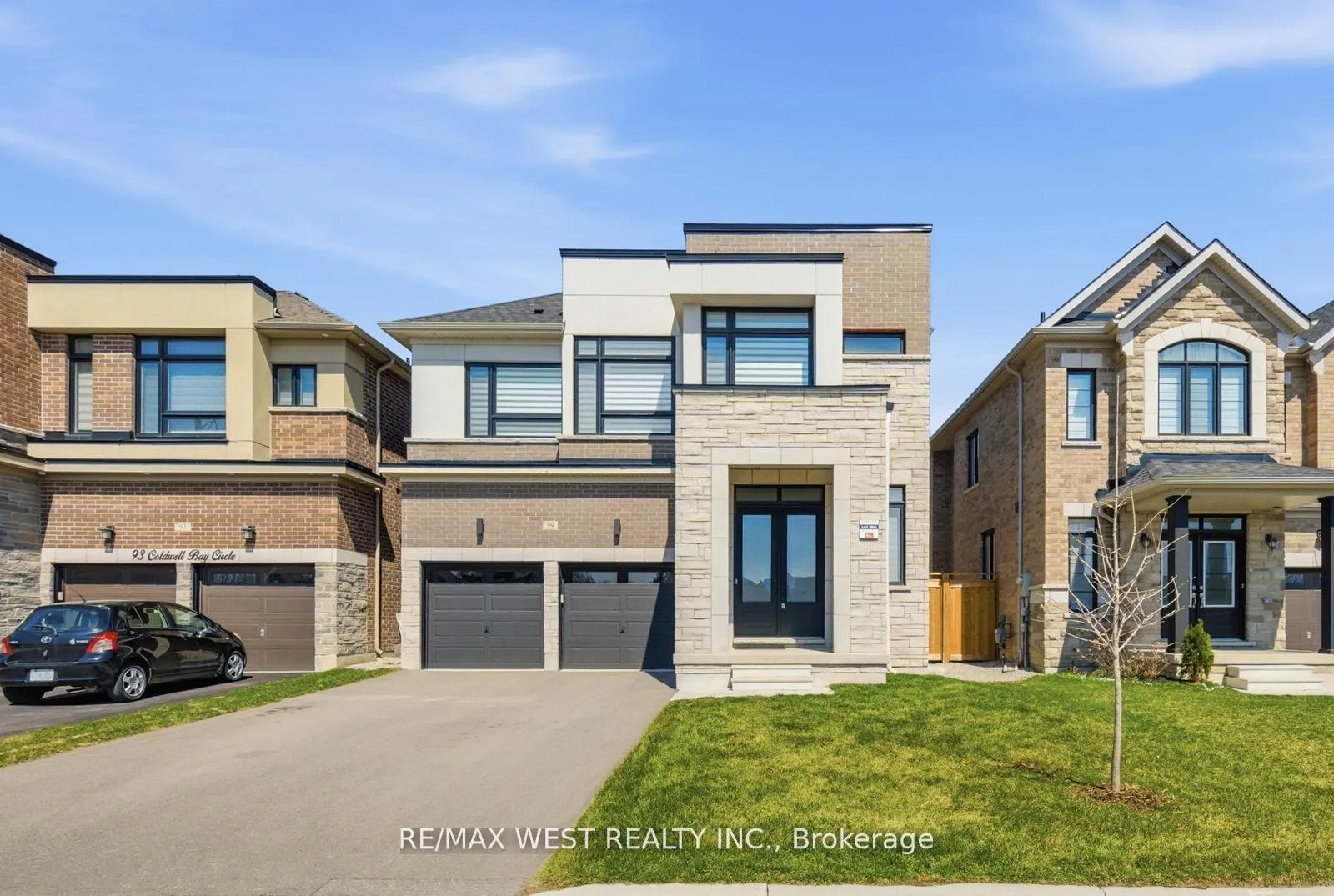 Photo 1 of 99 Coldwell Bay Circle, Vaughan, Kleinburg — HOMEH