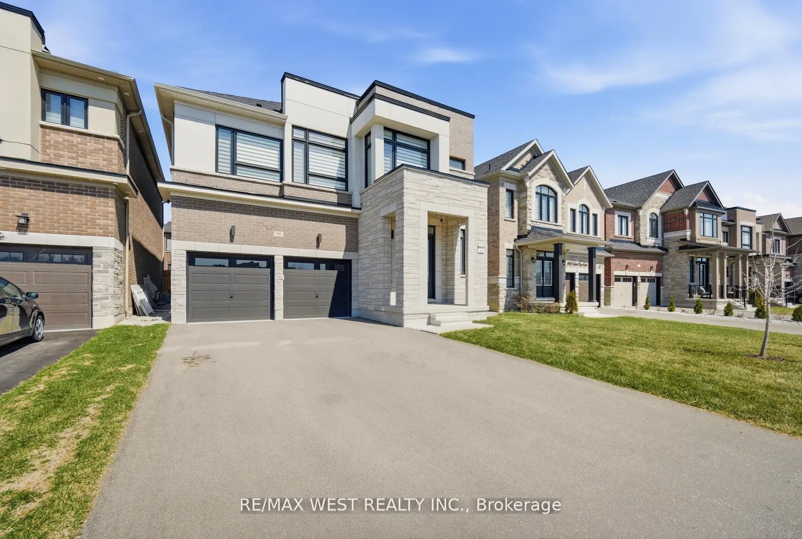 Photo 2 of 99 Coldwell Bay Circle, Vaughan, Kleinburg — HOMEH