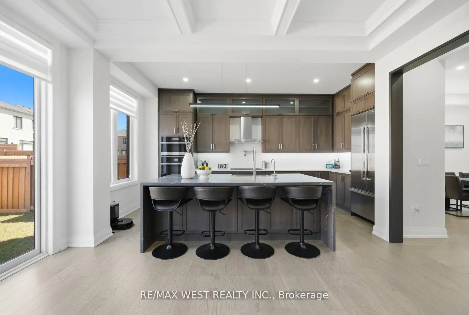 Photo 10 of 99 Coldwell Bay Circle, Vaughan, Kleinburg — HOMEH