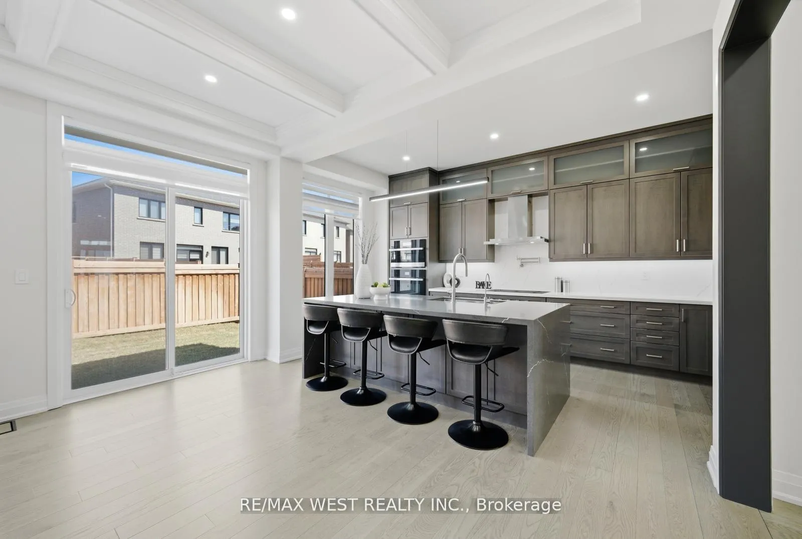 Photo 11 of 99 Coldwell Bay Circle, Vaughan, Kleinburg — HOMEH