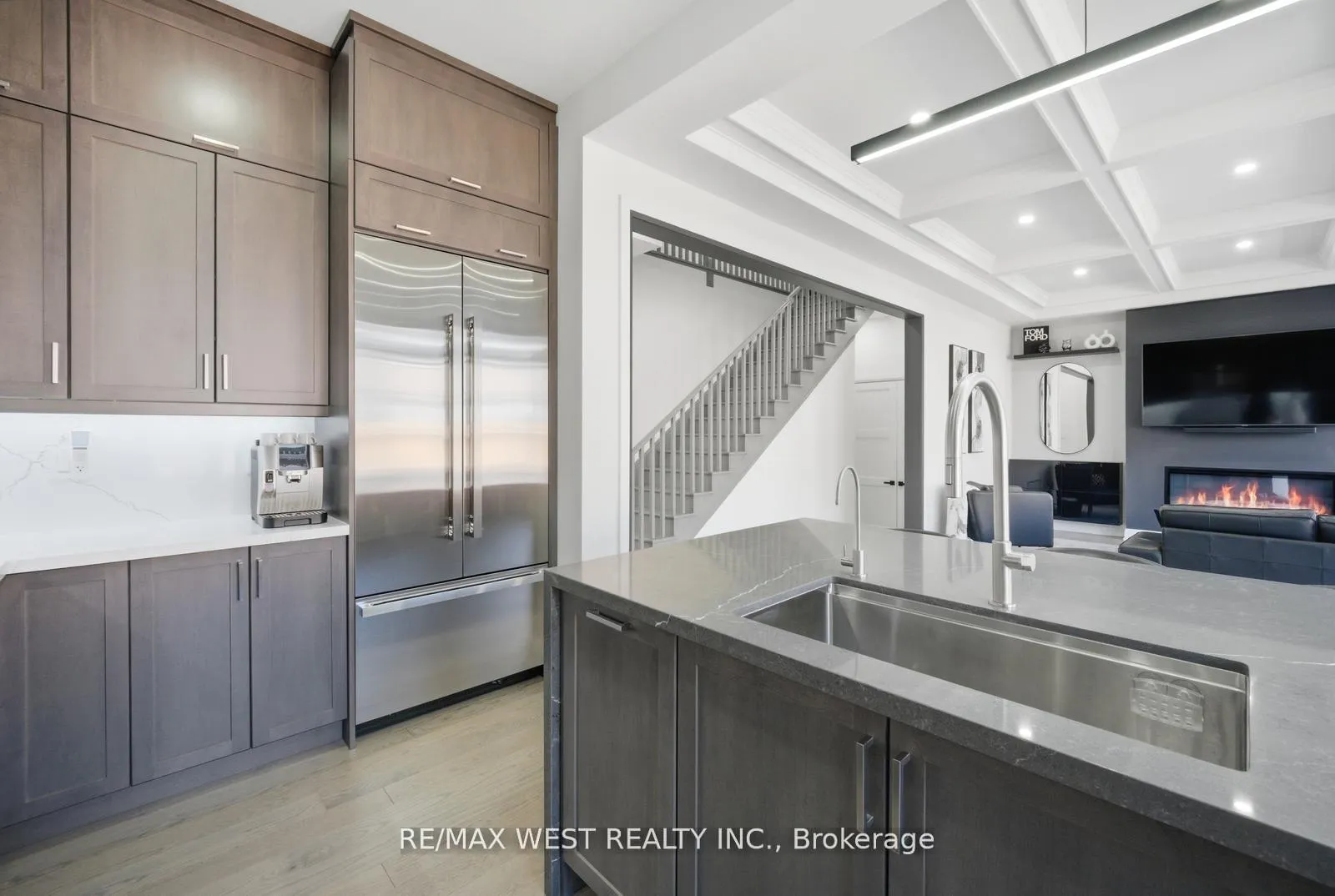 Photo 12 of 99 Coldwell Bay Circle, Vaughan, Kleinburg — HOMEH