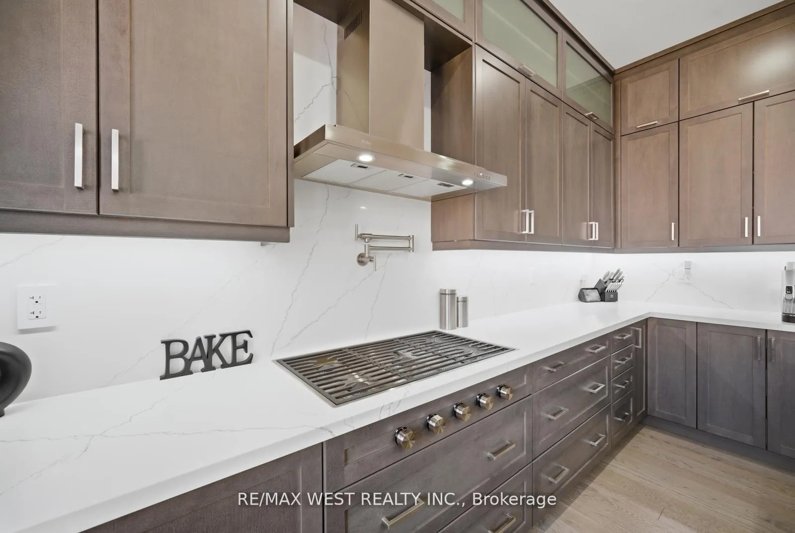 Photo 14 of 99 Coldwell Bay Circle, Vaughan, Kleinburg — HOMEH