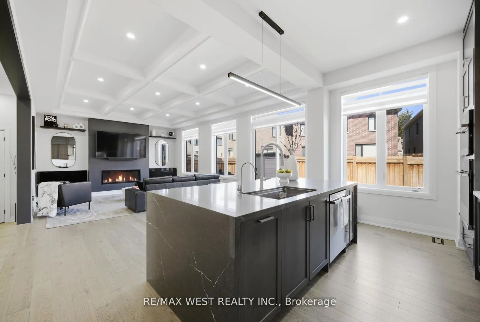 Photo 15 of 99 Coldwell Bay Circle, Vaughan, Kleinburg — HOMEH