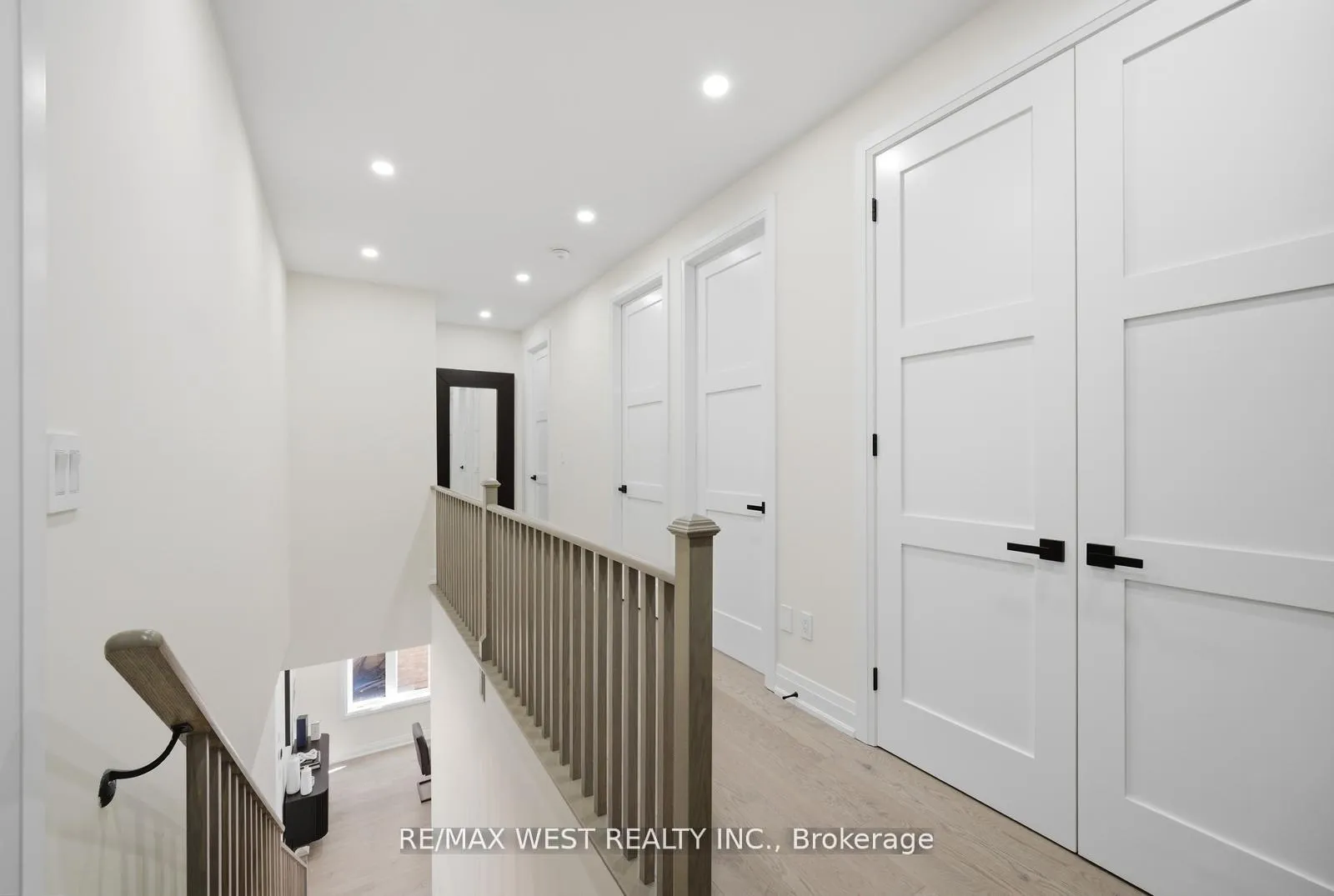 Photo 23 of 99 Coldwell Bay Circle, Vaughan, Kleinburg — HOMEH