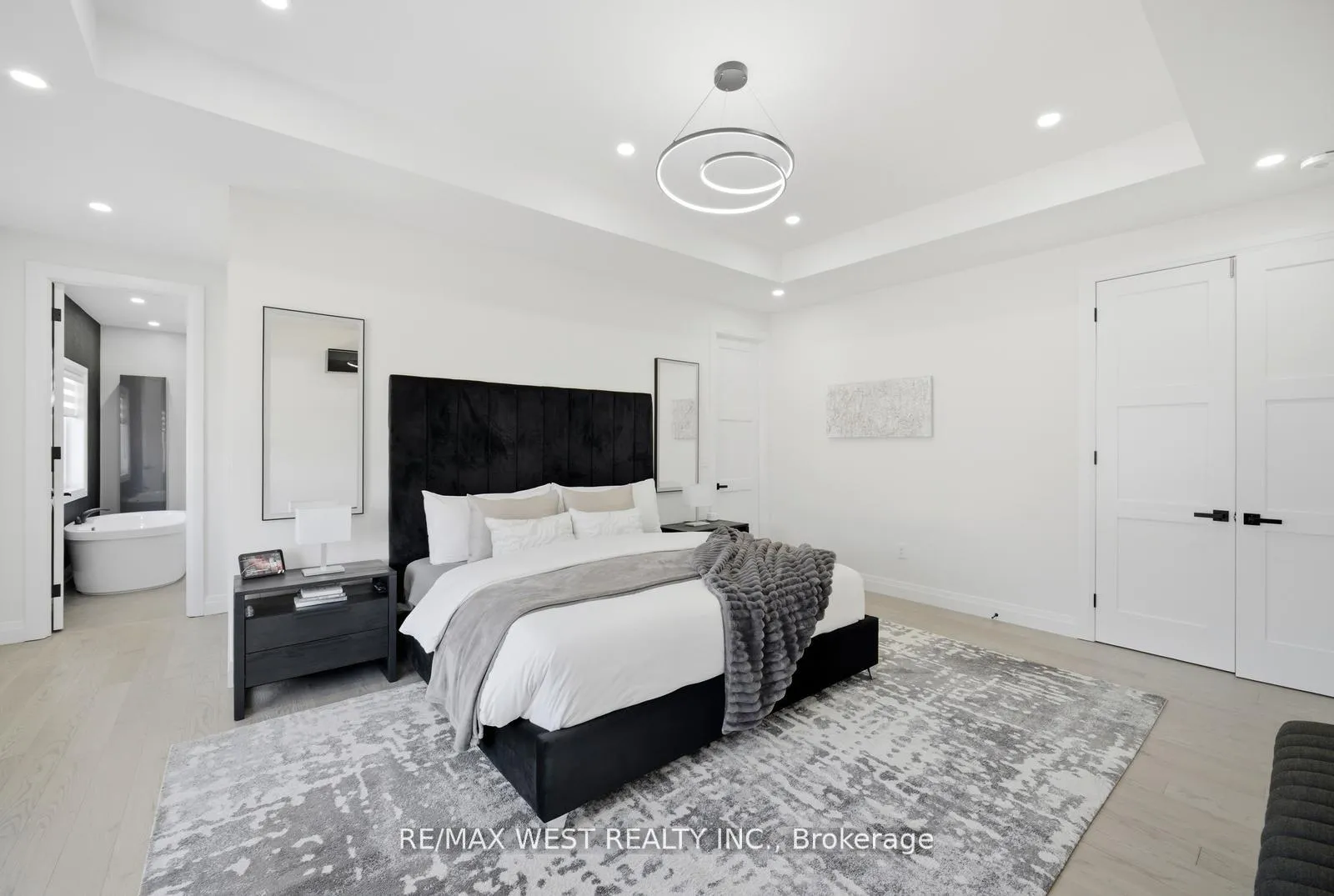 Photo 25 of 99 Coldwell Bay Circle, Vaughan, Kleinburg — HOMEH