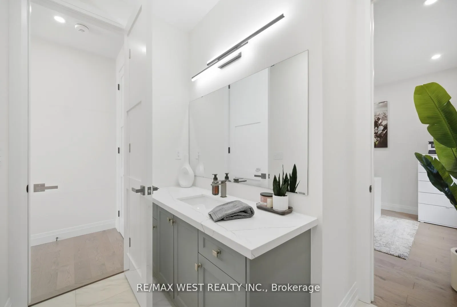 Photo 35 of 99 Coldwell Bay Circle, Vaughan, Kleinburg — HOMEH