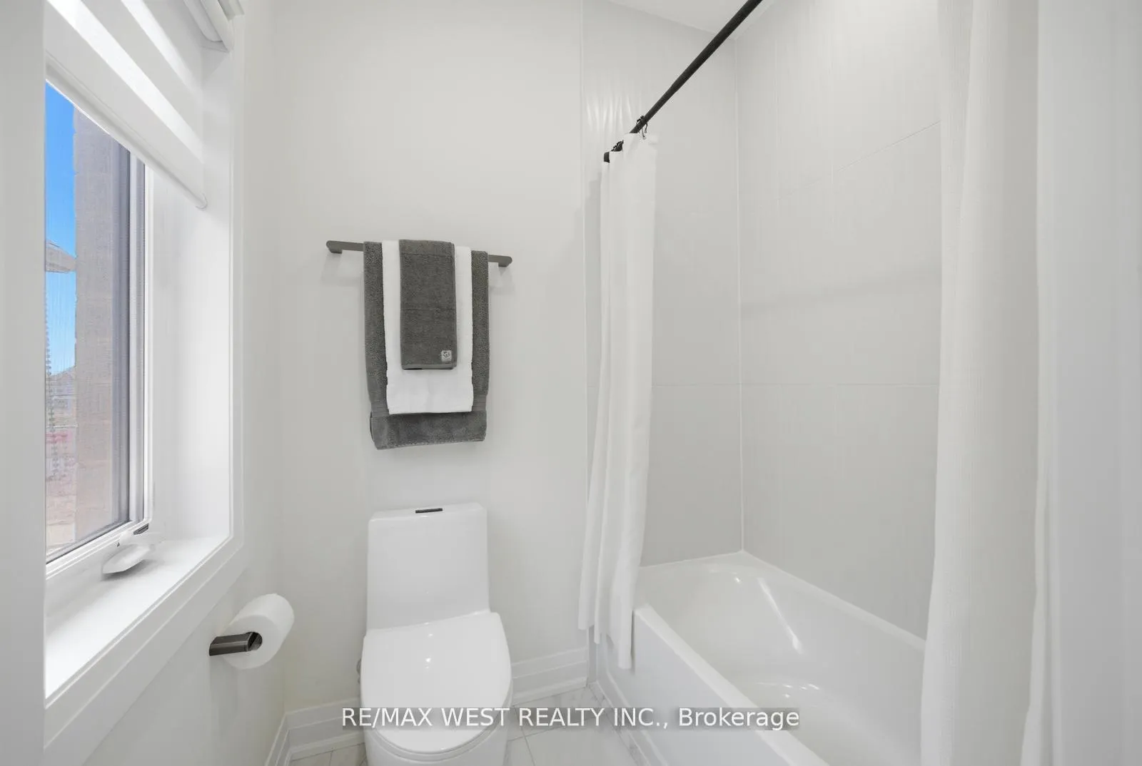 Photo 36 of 99 Coldwell Bay Circle, Vaughan, Kleinburg — HOMEH