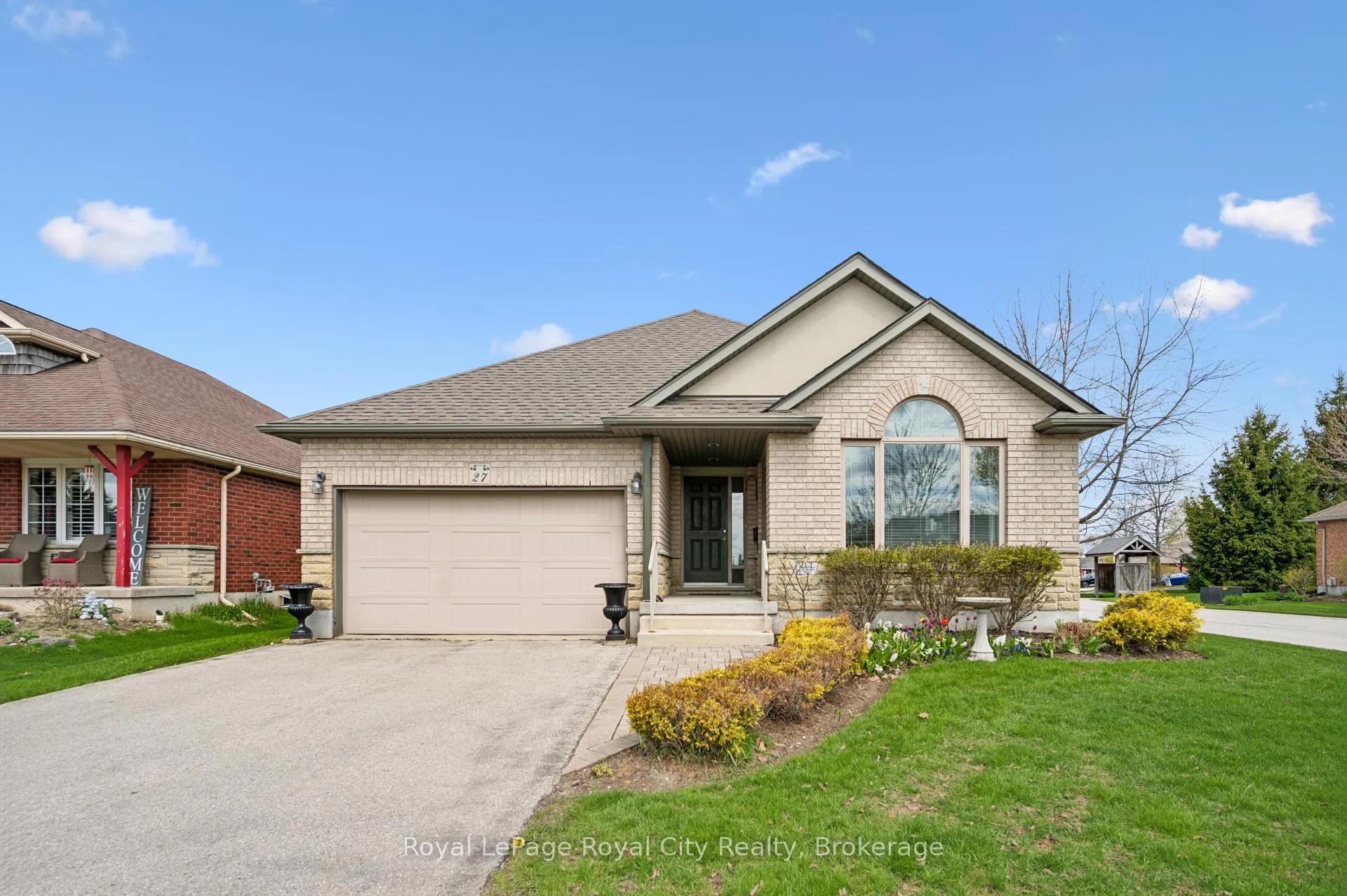 Front of Unit 19, 27 Elkin Court