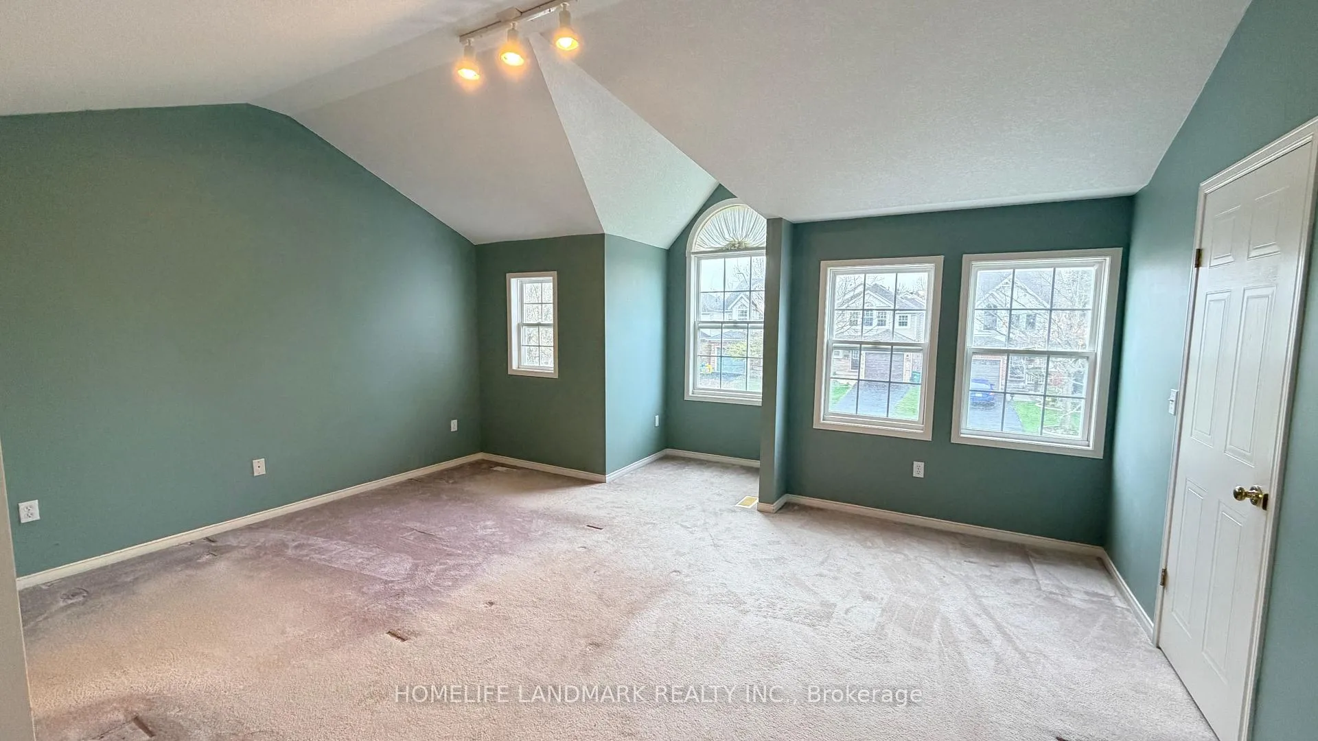 Photo 12 of 257 Pineland Place, Waterloo — HOMEH