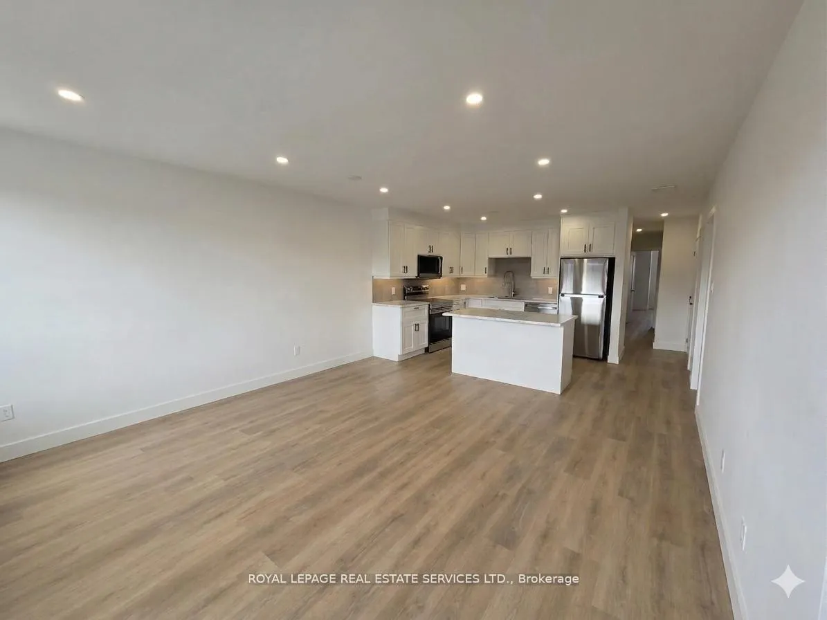 Photo 4 of Unit Upper, 272 Lakeshore Road E, Mississauga, Port Credit — HOMEH