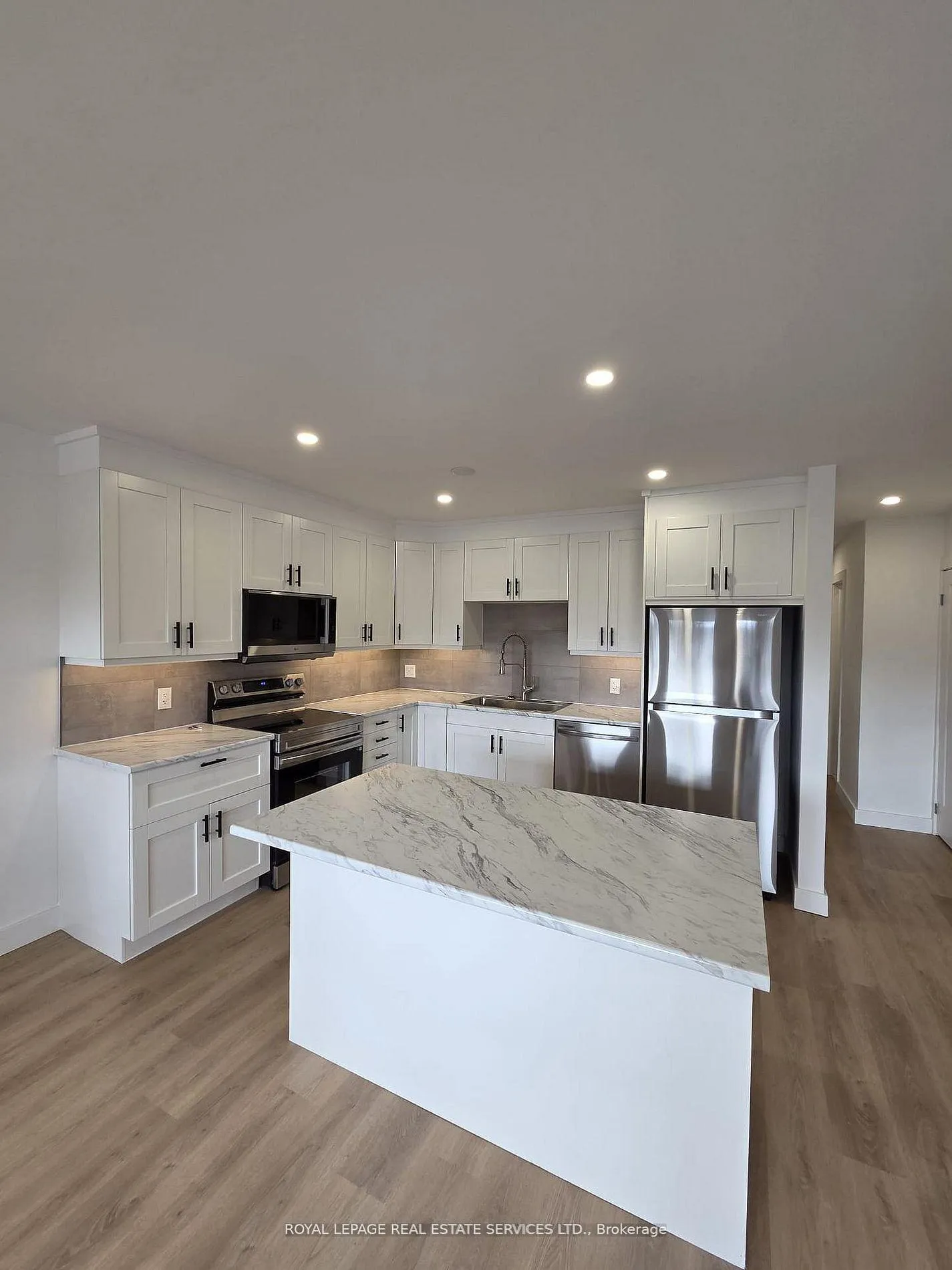 Photo 6 of Unit Upper, 272 Lakeshore Road E, Mississauga, Port Credit — HOMEH