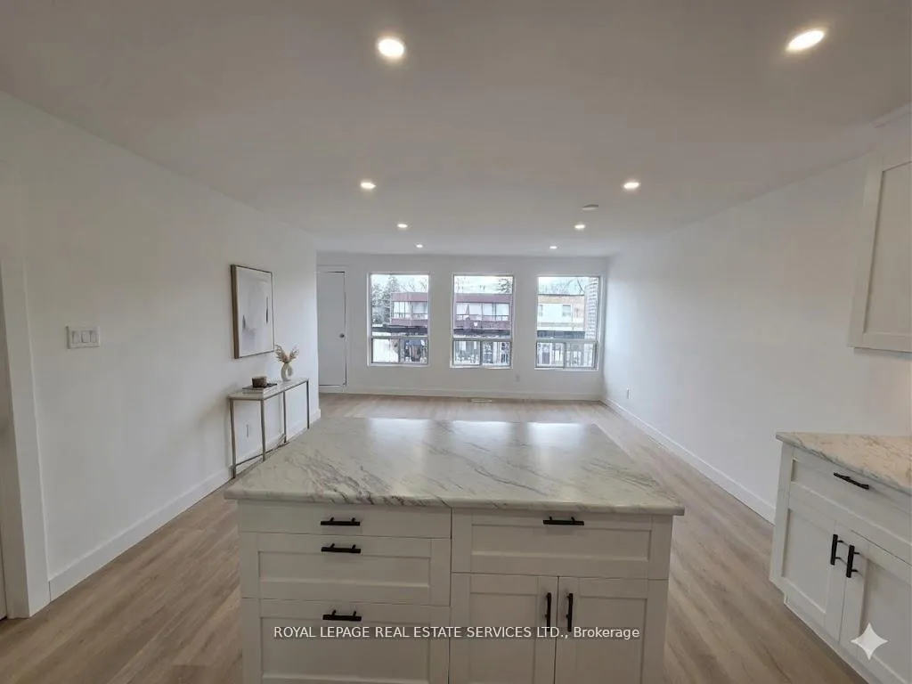Photo 7 of Unit Upper, 272 Lakeshore Road E, Mississauga, Port Credit — HOMEH