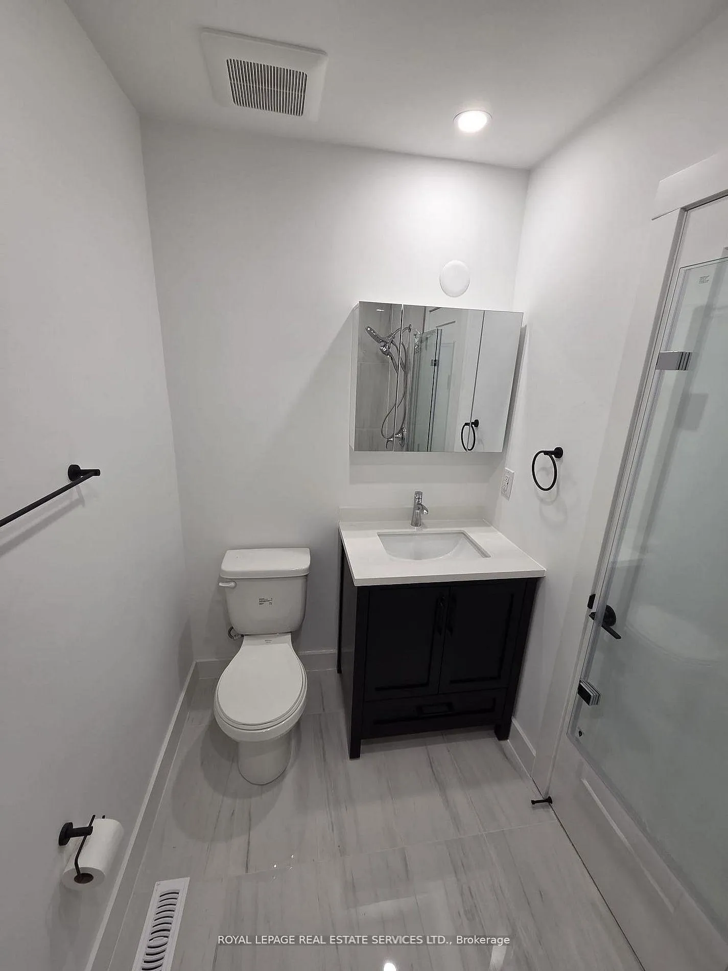 Photo 11 of Unit Upper, 272 Lakeshore Road E, Mississauga, Port Credit — HOMEH