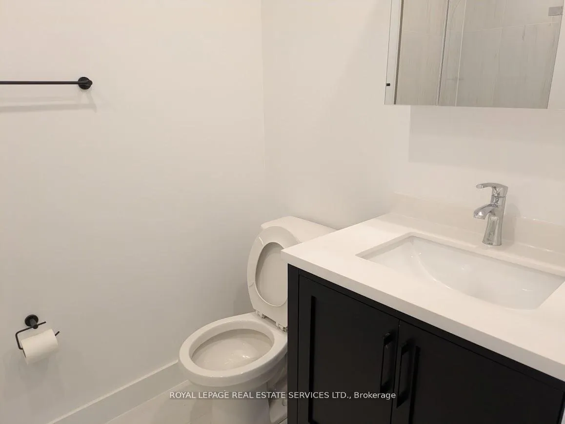 Photo 12 of Unit Upper, 272 Lakeshore Road E, Mississauga, Port Credit — HOMEH