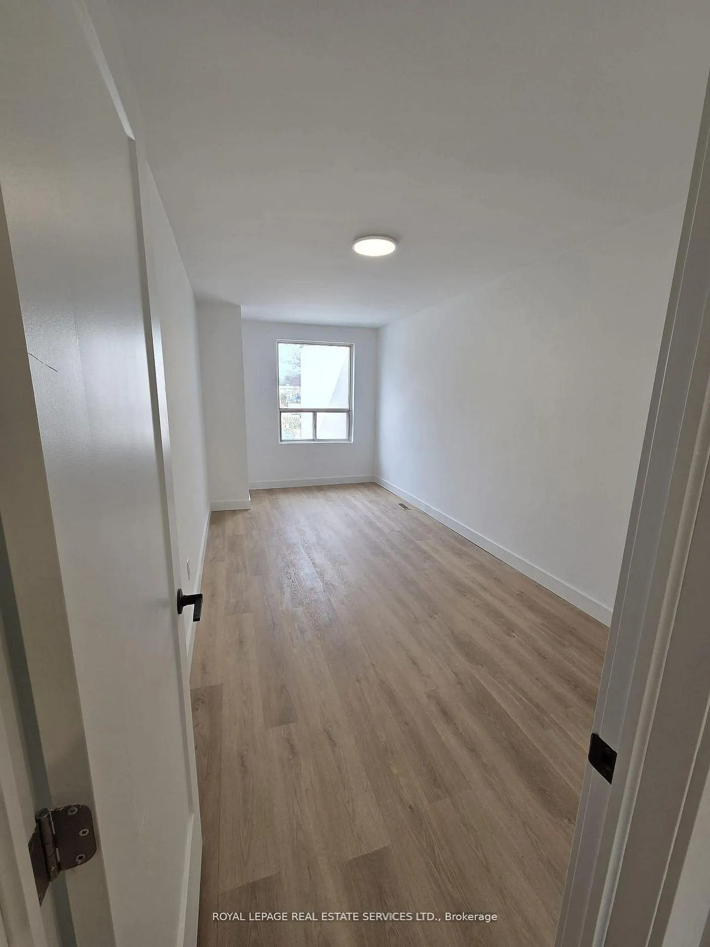 Photo 18 of Unit Upper, 272 Lakeshore Road E, Mississauga, Port Credit — HOMEH