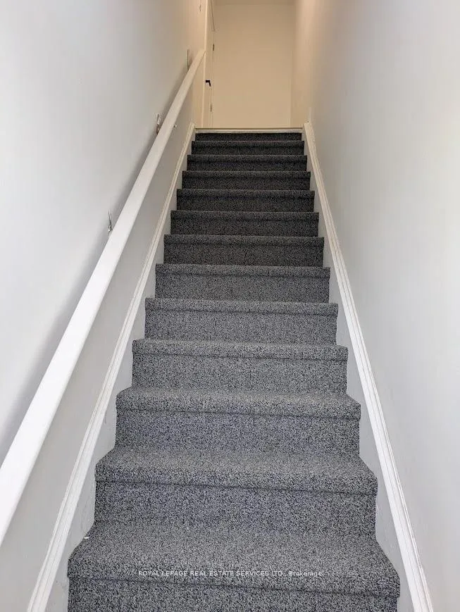 Photo 24 of Unit Upper, 272 Lakeshore Road E, Mississauga, Port Credit — HOMEH