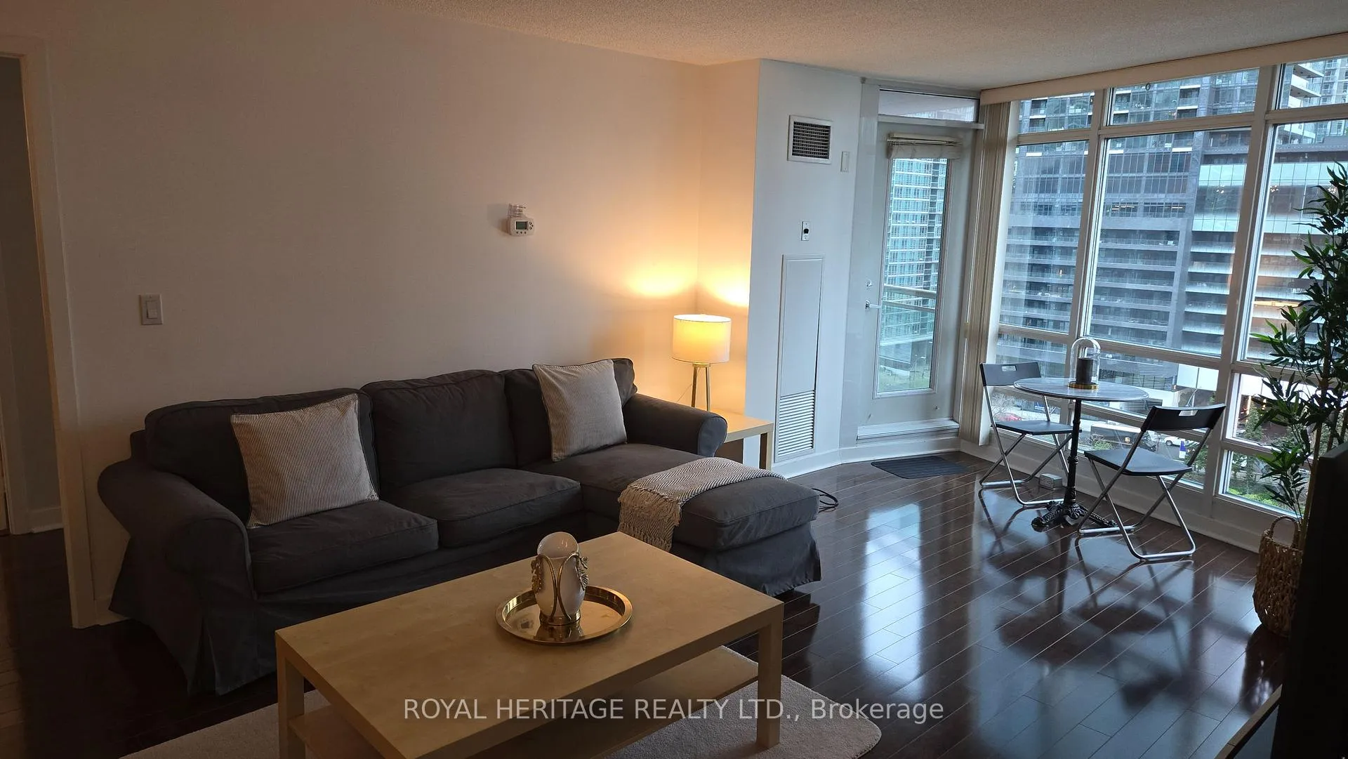 Photo 4 of Unit 1502, 397 Front Street, Toronto, Waterfront Communities — HOMEH