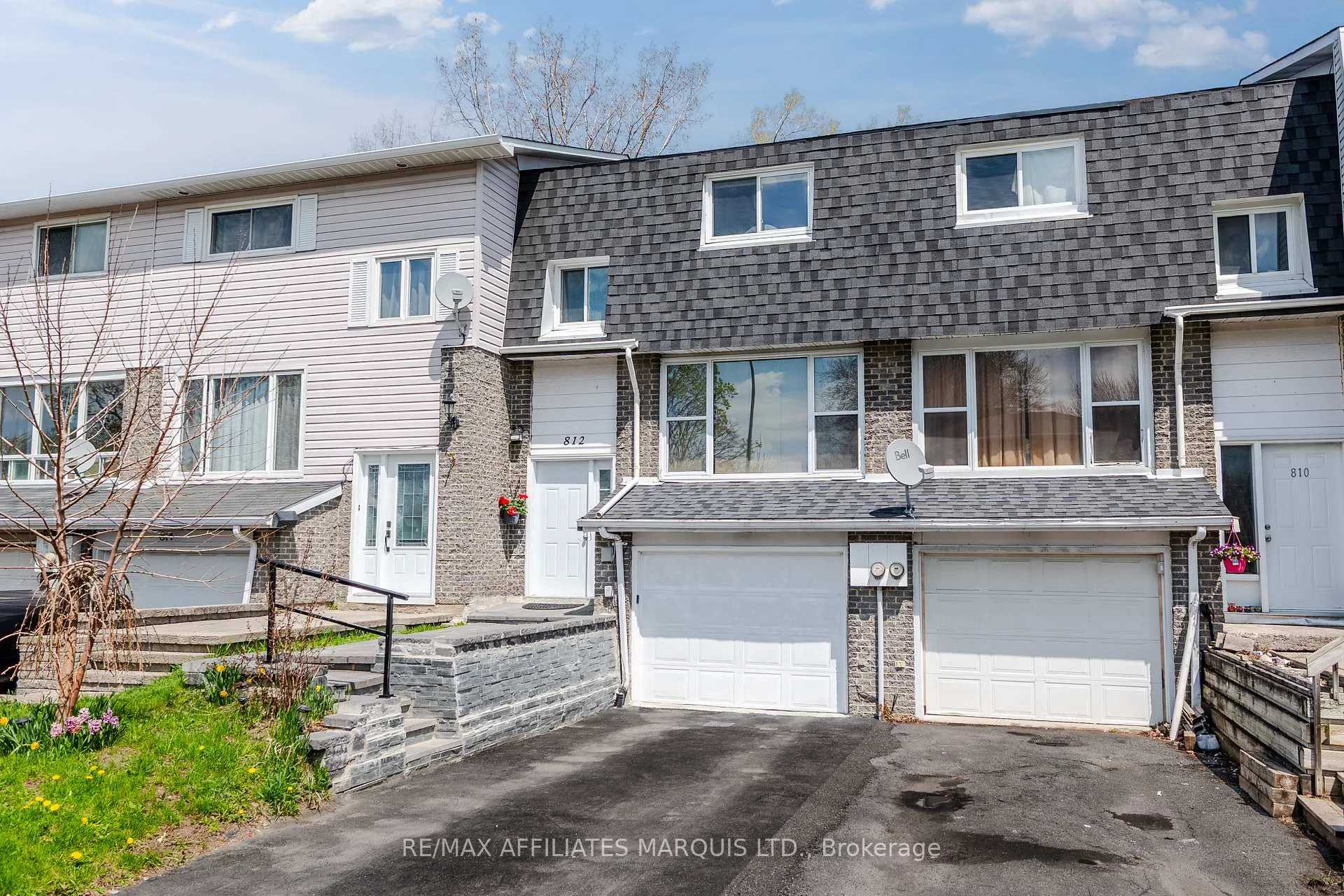 Photo 2 of 812 Glengarry Boulevard, Cornwall — HOMEH