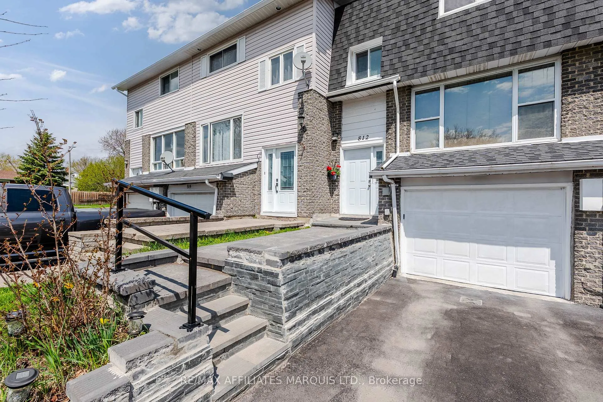 Photo 3 of 812 Glengarry Boulevard, Cornwall — HOMEH