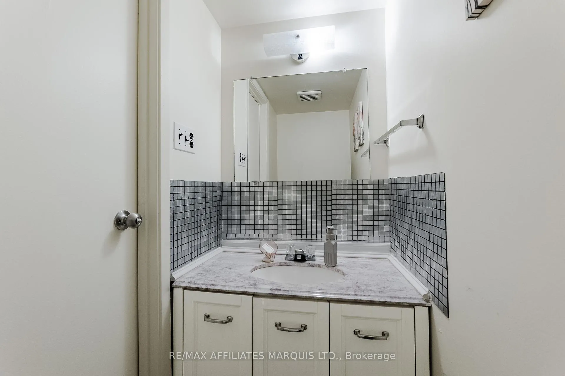 Photo 31 of 812 Glengarry Boulevard, Cornwall — HOMEH