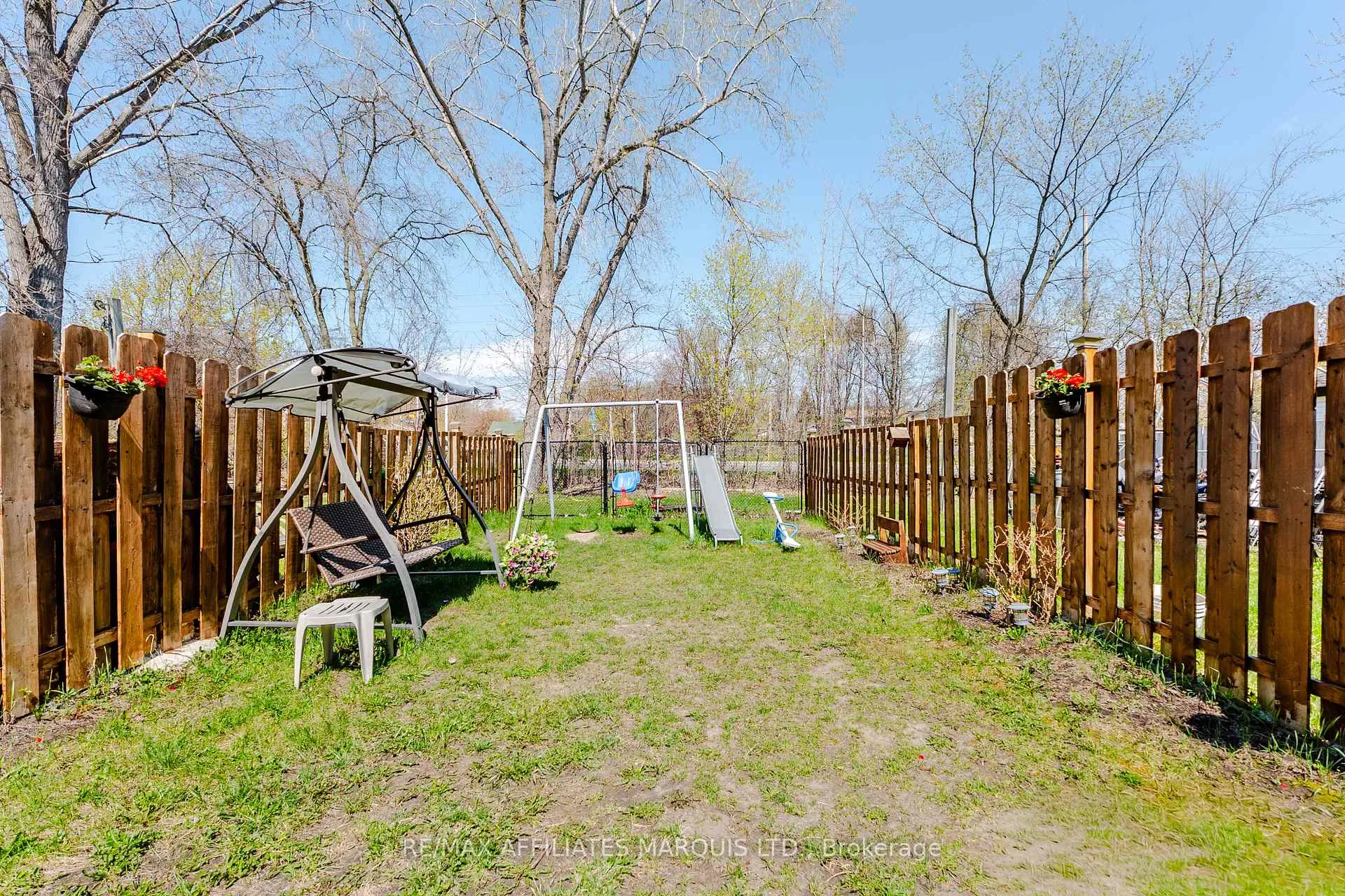 Photo 40 of 812 Glengarry Boulevard, Cornwall — HOMEH