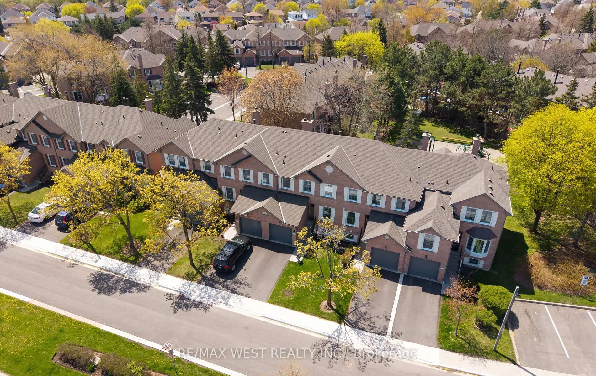 Photo 2 of Unit #16, 2935 Headon Forest Drive, Burlington, Headon — HOMEH