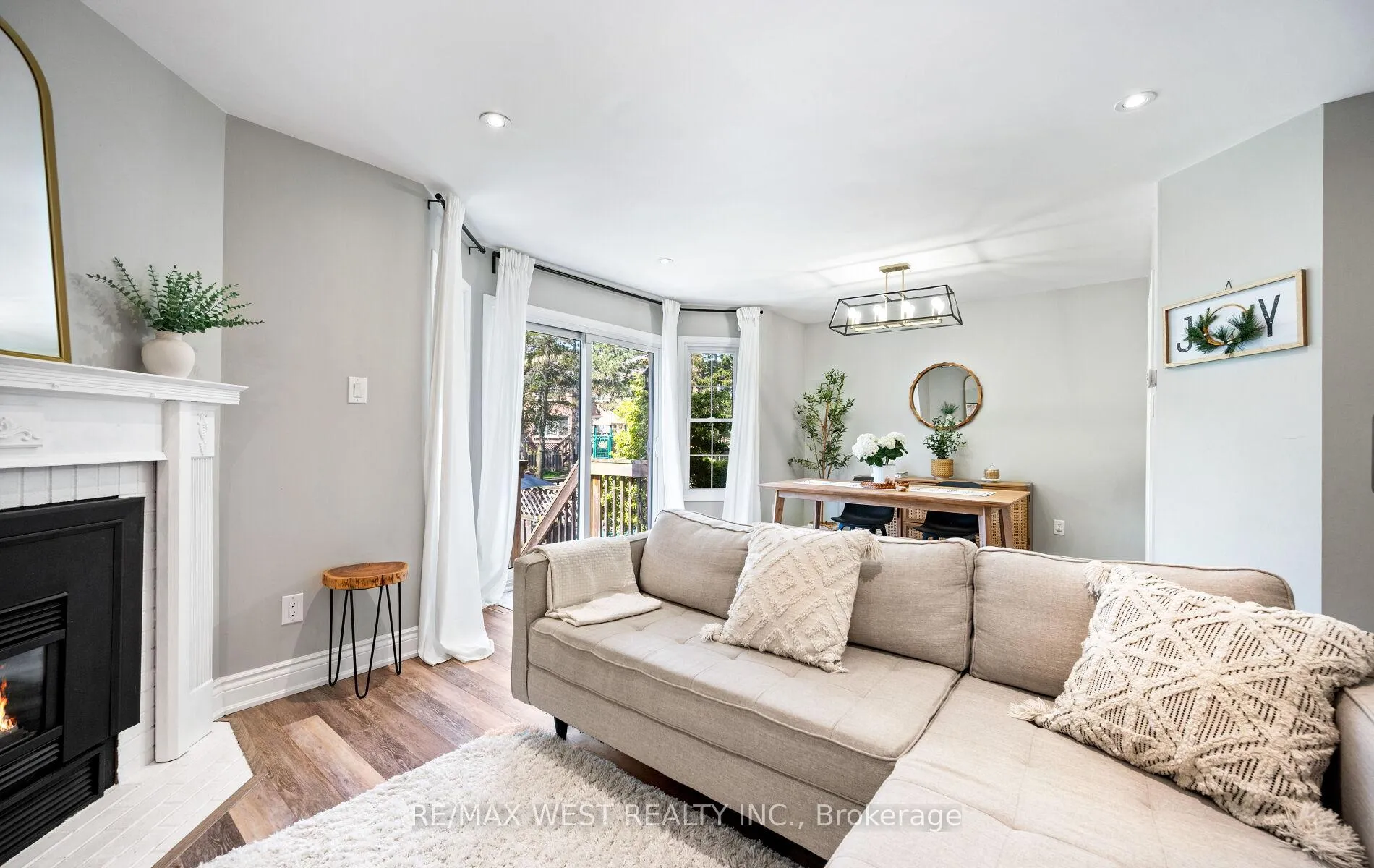 Photo 3 of Unit #16, 2935 Headon Forest Drive, Burlington, Headon — HOMEH