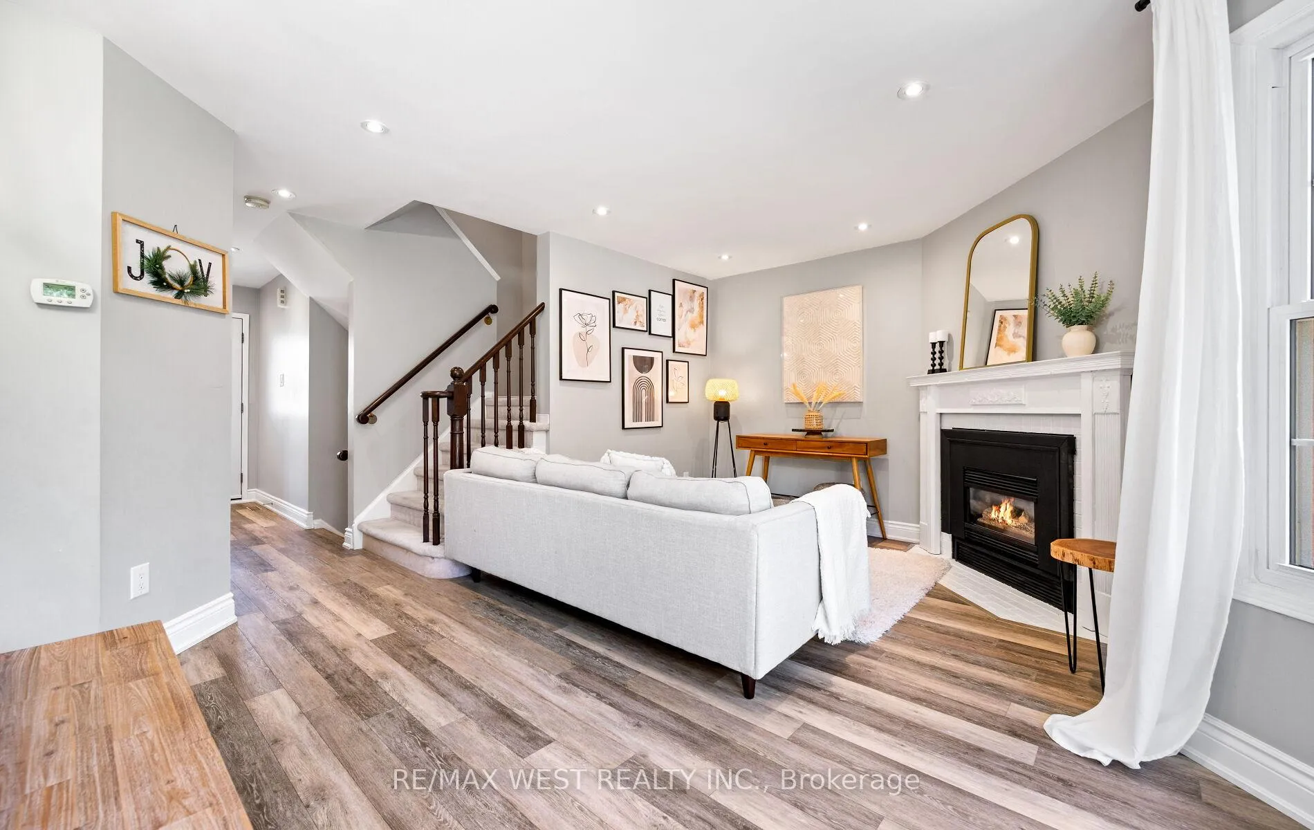 Photo 4 of Unit #16, 2935 Headon Forest Drive, Burlington, Headon — HOMEH