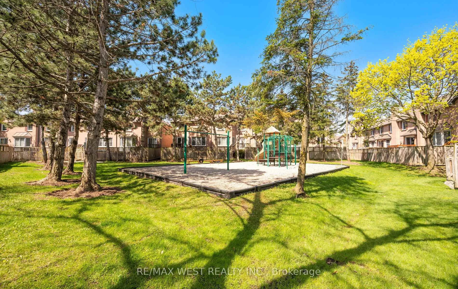 Photo 41 of Unit #16, 2935 Headon Forest Drive, Burlington, Headon — HOMEH