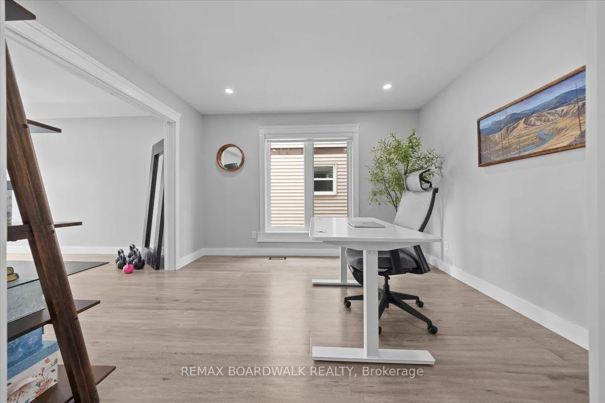 Photo 4 of 610 Falwyn Crescent, Ottawa, Fallingbrook/Ridgemount — HOMEH