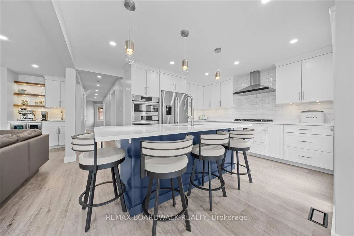 Photo 8 of 610 Falwyn Crescent, Ottawa, Fallingbrook/Ridgemount — HOMEH