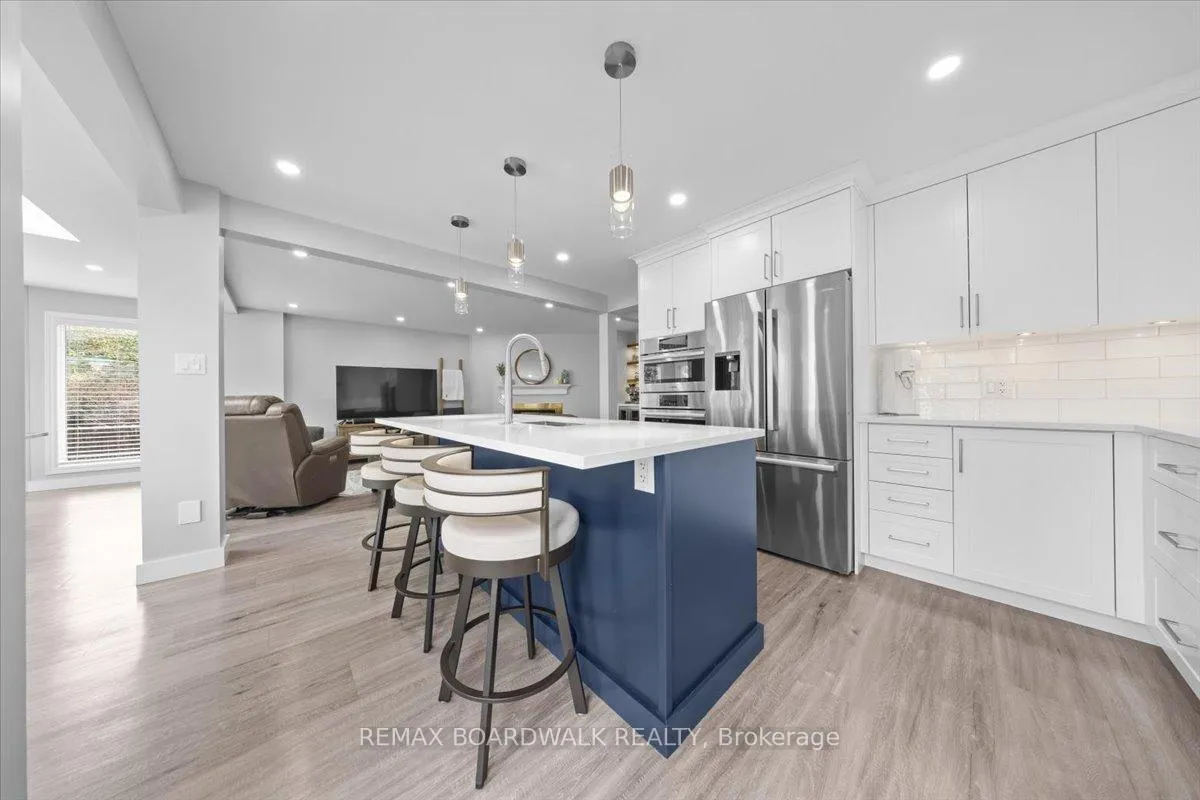 Photo 10 of 610 Falwyn Crescent, Ottawa, Fallingbrook/Ridgemount — HOMEH