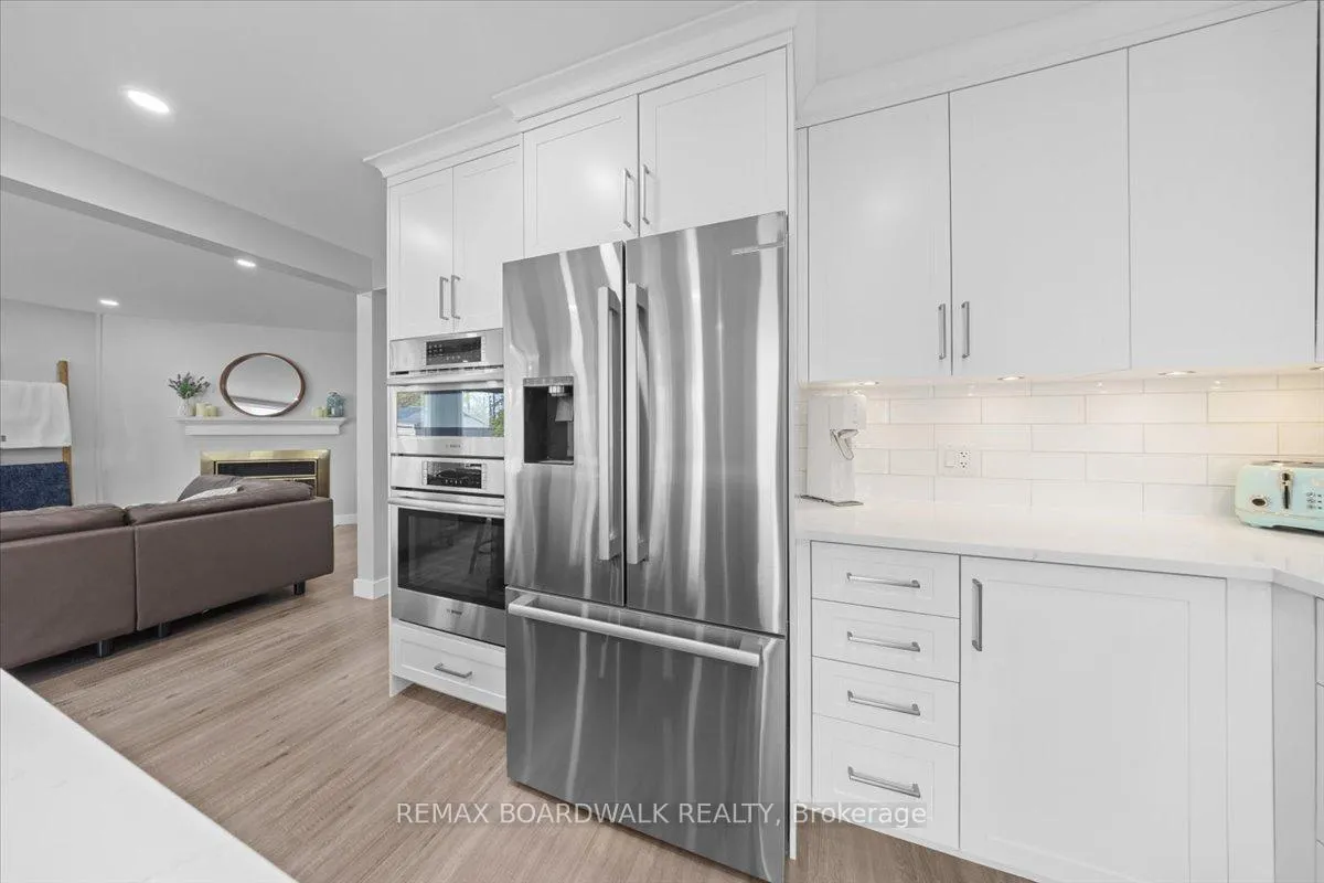 Photo 11 of 610 Falwyn Crescent, Ottawa, Fallingbrook/Ridgemount — HOMEH