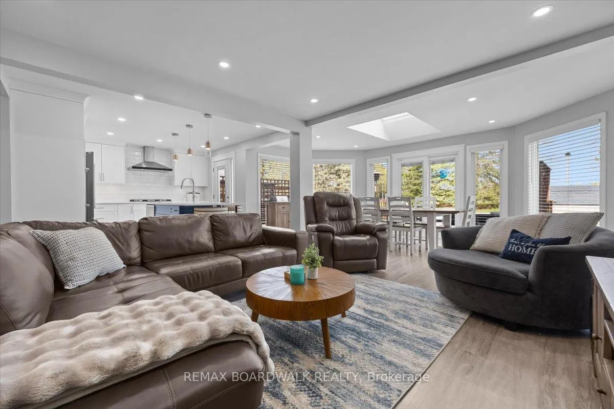 Photo 16 of 610 Falwyn Crescent, Ottawa, Fallingbrook/Ridgemount — HOMEH