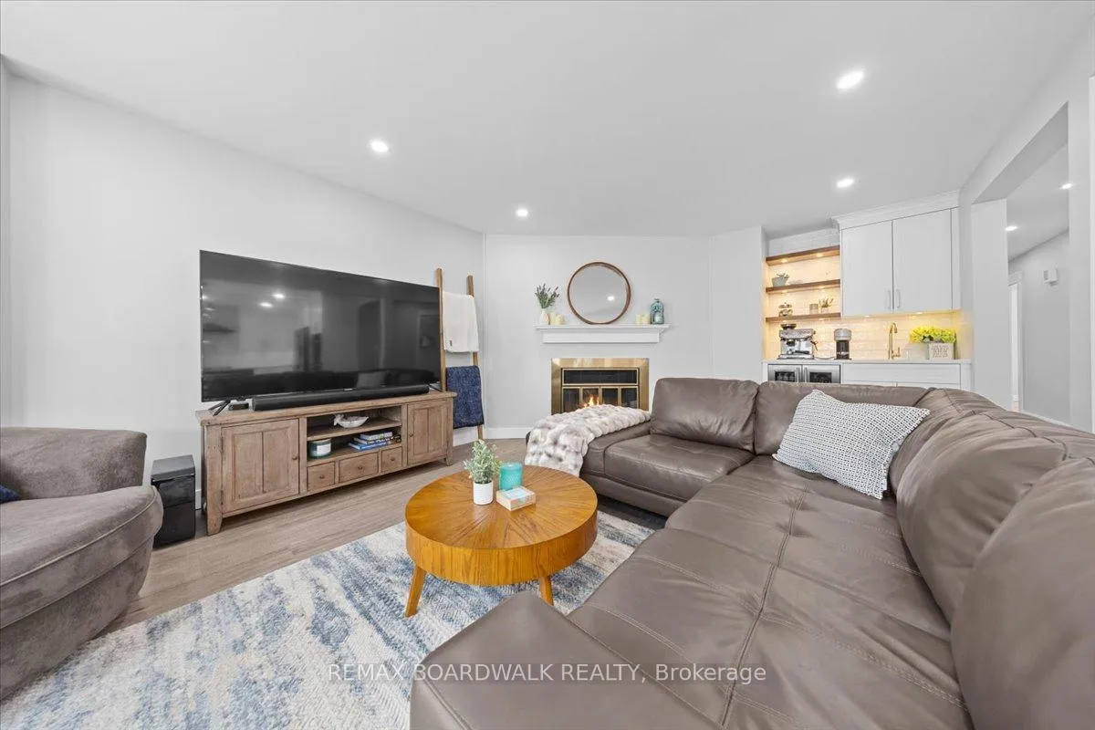 Photo 17 of 610 Falwyn Crescent, Ottawa, Fallingbrook/Ridgemount — HOMEH