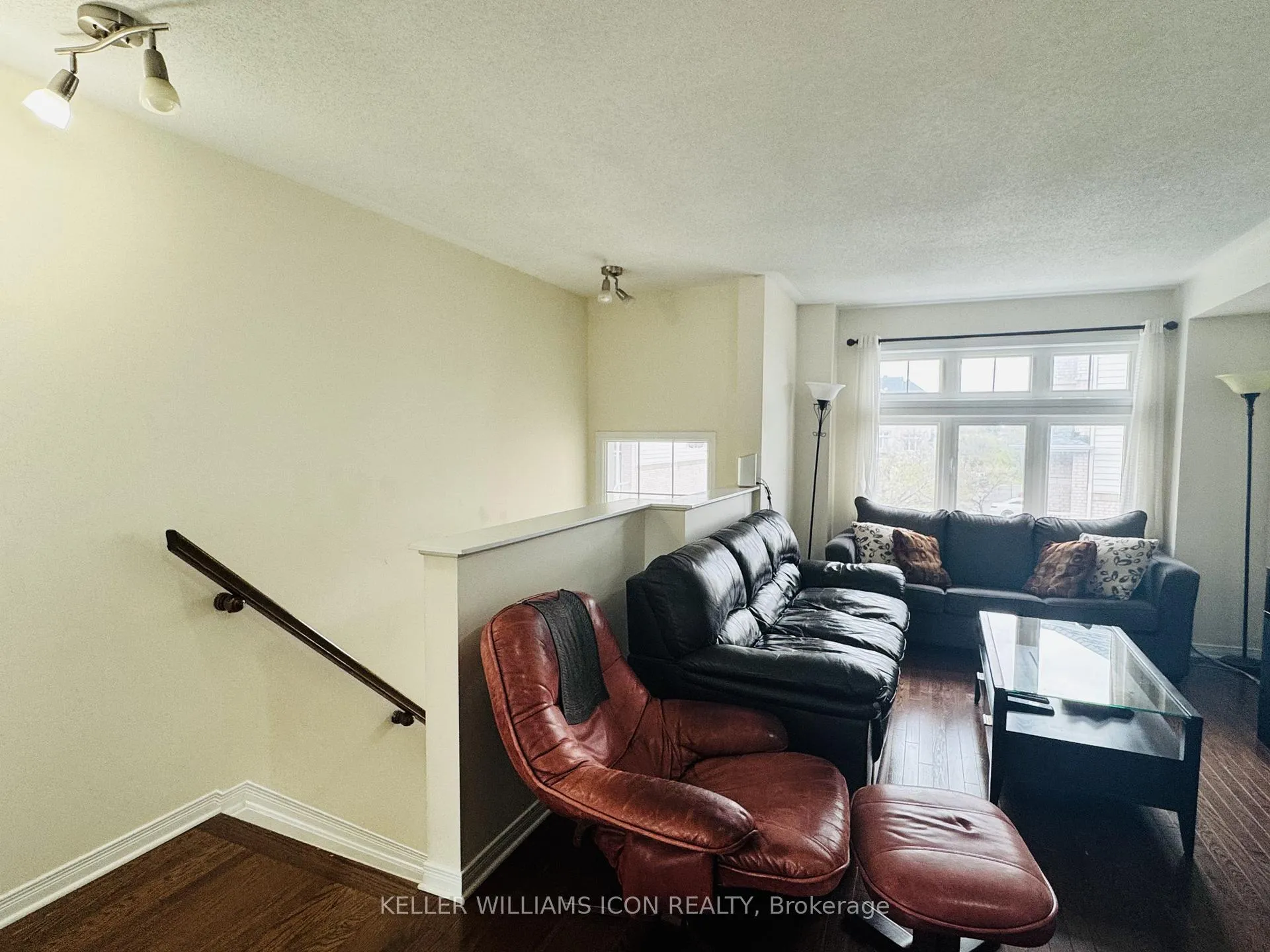 Photo 3 of 213 Stroget Private, Ottawa, Merivale Industrial Park/Citiplace — HOMEH
