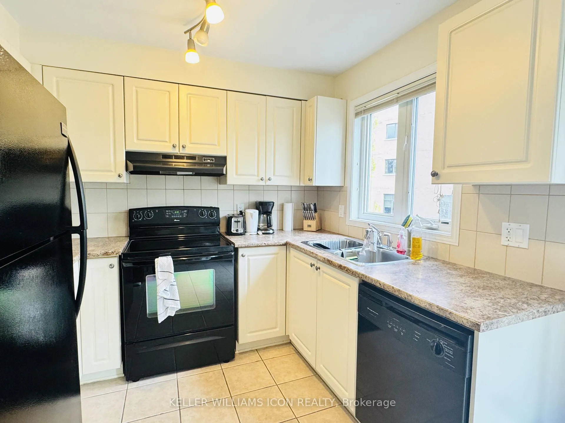 Photo 7 of 213 Stroget Private, Ottawa, Merivale Industrial Park/Citiplace — HOMEH