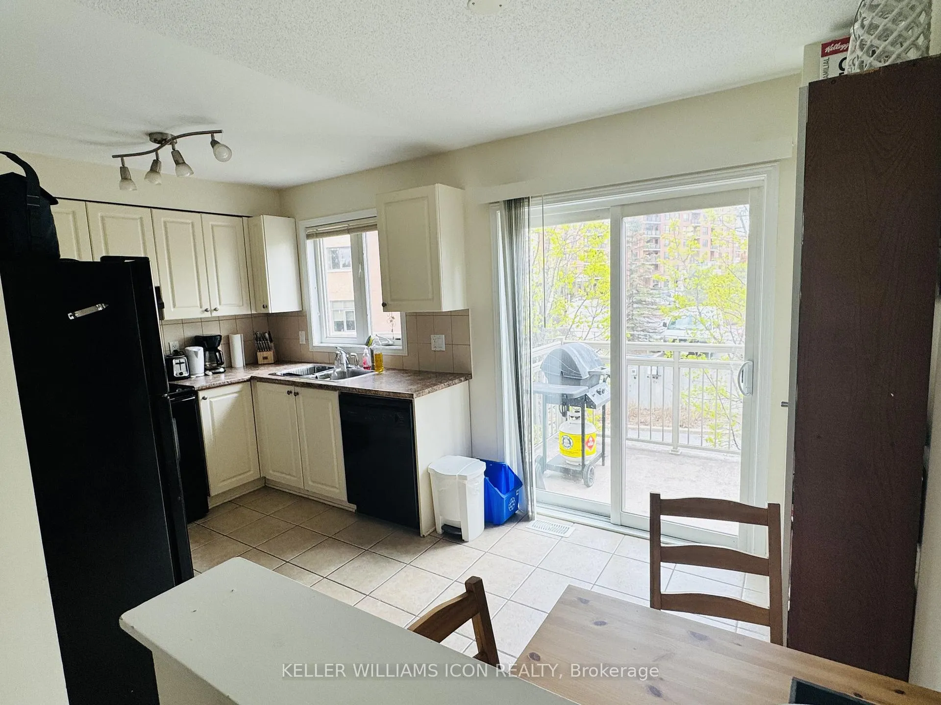Photo 8 of 213 Stroget Private, Ottawa, Merivale Industrial Park/Citiplace — HOMEH