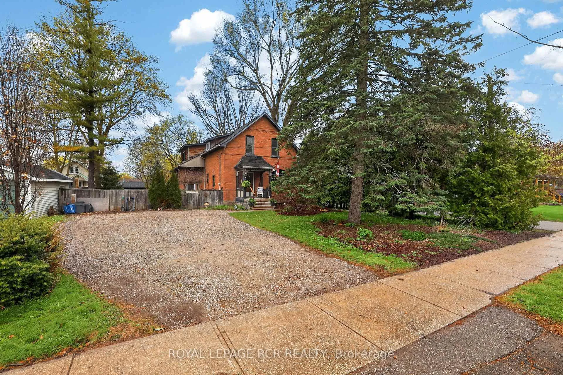 Photo 2 of 20 Prospect Street, New Tecumseth, Beeton — HOMEH