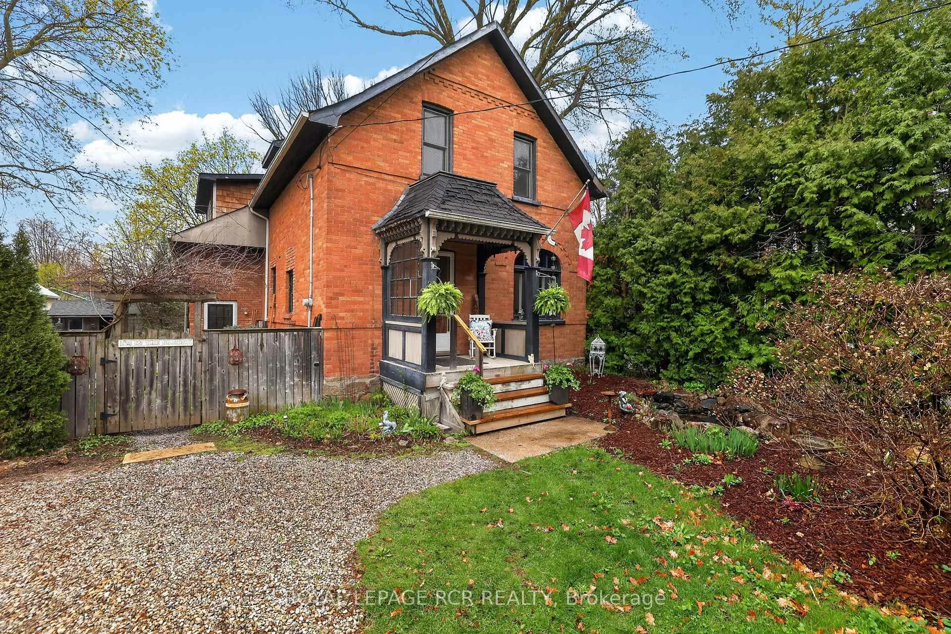 Photo 4 of 20 Prospect Street, New Tecumseth, Beeton — HOMEH